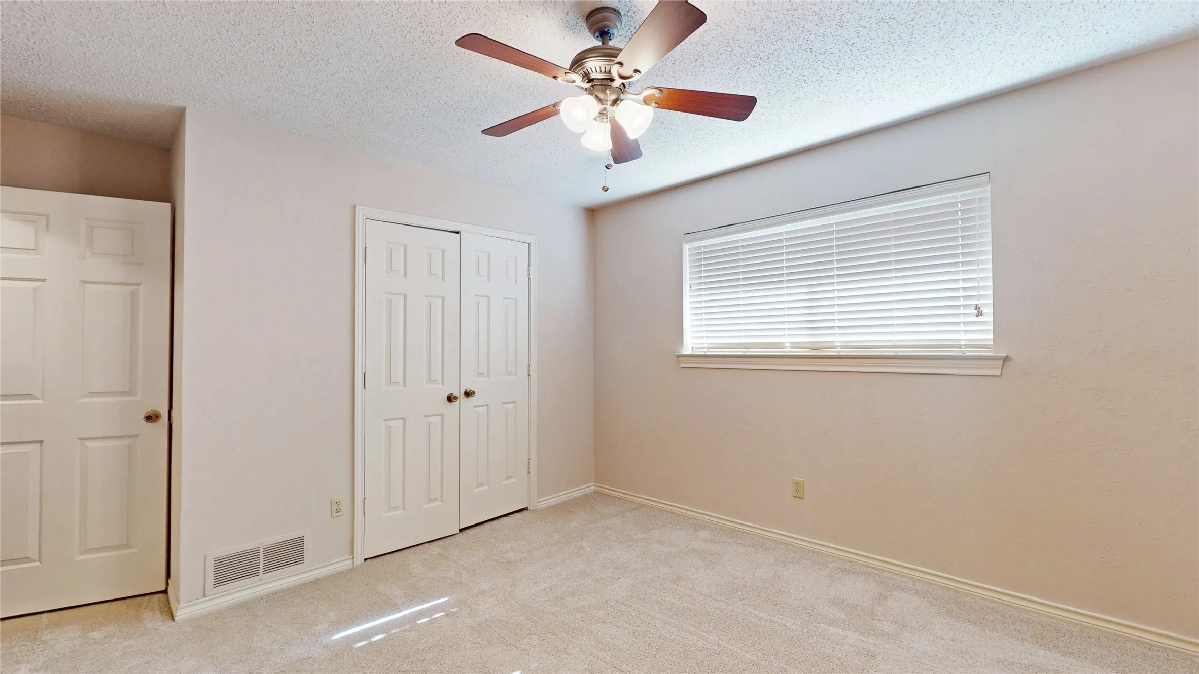 Single Family Residence For Sale in Denton County , 1543 Glenhill Lane, Lewisville, Texas 75077, 3 Bedroom, 2 Bathroom, 2 Garage spaces, 2,180 Sqft, built in 1975, mls#21362698, Real Estate Agent in Lewisville, Homes For Sale in Denton county, Homes For Sale in Lewisville, Realtor in Lewisville Texas, Real Estate Brokerage Independent Realty Texas, Luminita Cordes Realtor
