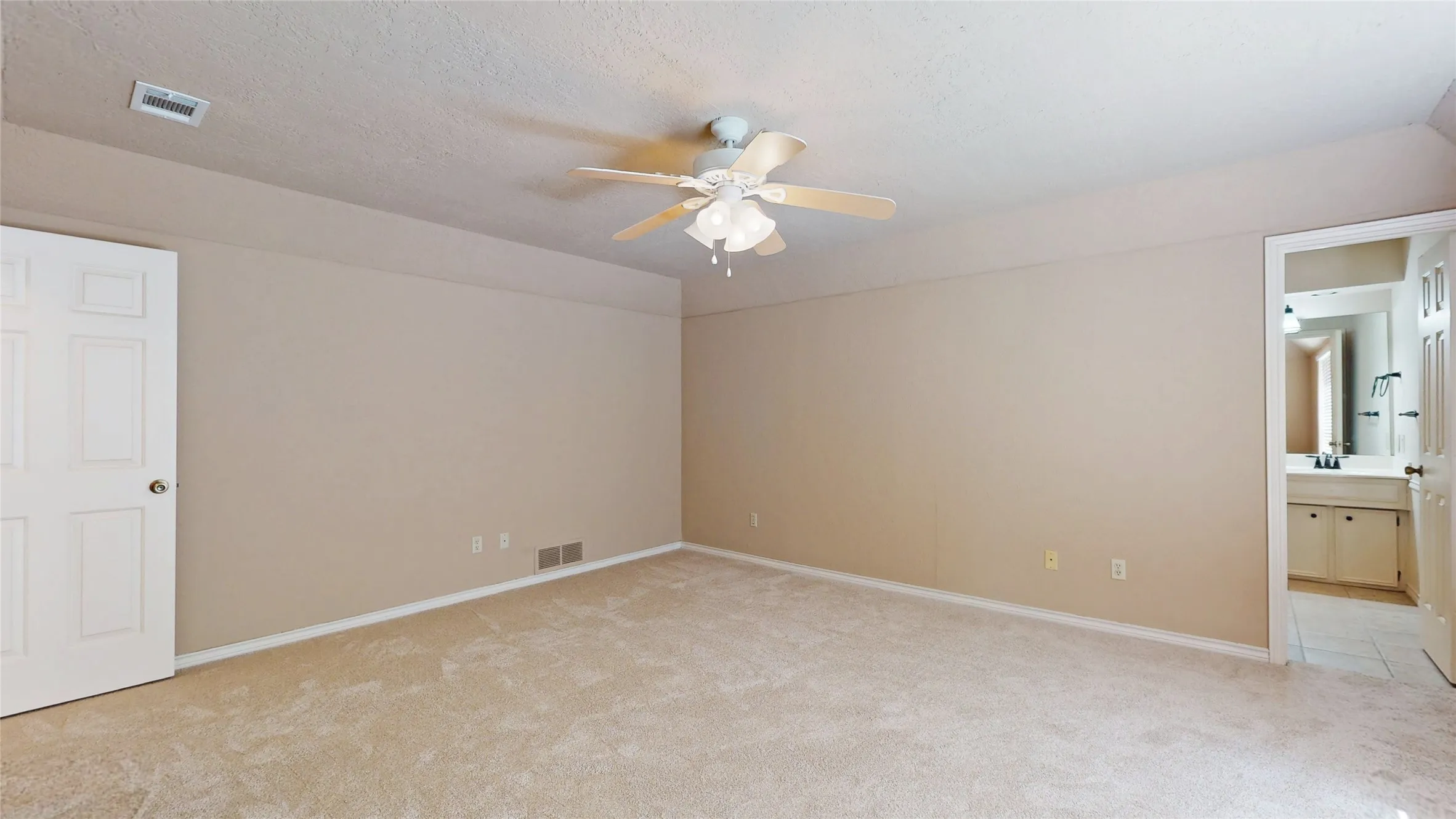 Single Family Residence For Sale in Denton County , 1543 Glenhill Lane, Lewisville, Texas 75077, 3 Bedroom, 2 Bathroom, 2 Garage spaces, 2,180 Sqft, built in 1975, mls#21362698, Real Estate Agent in Lewisville, Homes For Sale in Denton county, Homes For Sale in Lewisville, Realtor in Lewisville Texas, Real Estate Brokerage Independent Realty Texas, Luminita Cordes Realtor