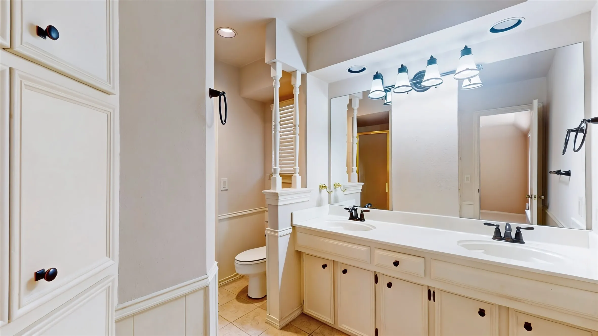 Single Family Residence For Sale in Denton County , 1543 Glenhill Lane, Lewisville, Texas 75077, 3 Bedroom, 2 Bathroom, 2 Garage spaces, 2,180 Sqft, built in 1975, mls#21362698, Real Estate Agent in Lewisville, Homes For Sale in Denton county, Homes For Sale in Lewisville, Realtor in Lewisville Texas, Real Estate Brokerage Independent Realty Texas, Luminita Cordes Realtor