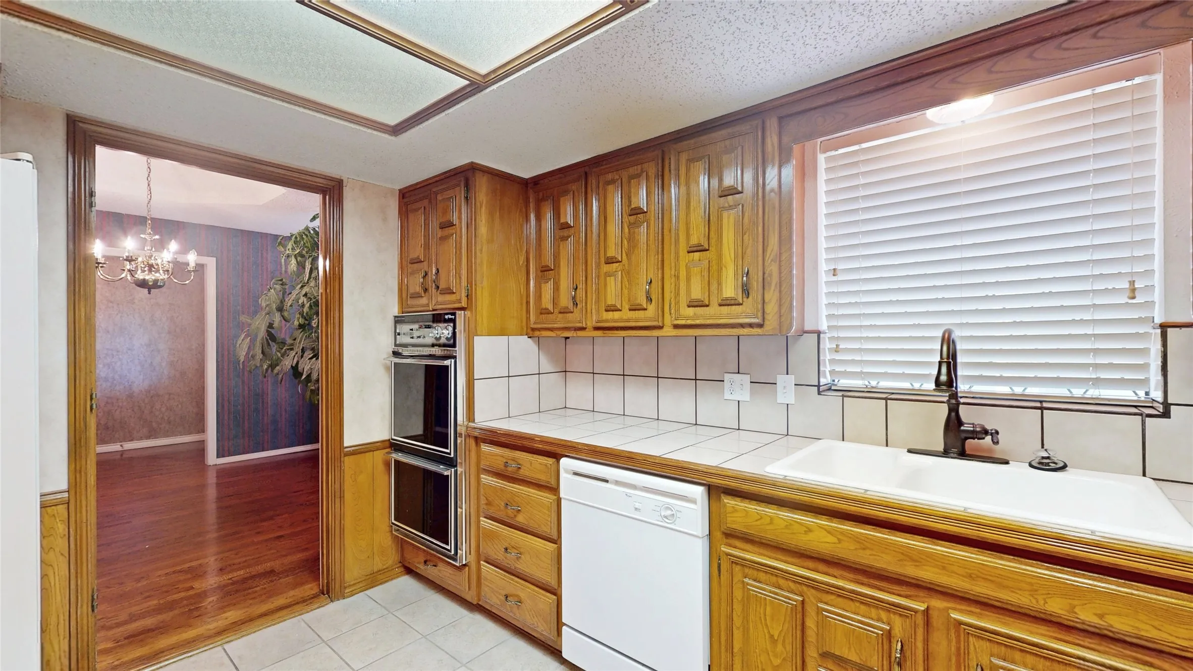Single Family Residence For Sale in Denton County , 1543 Glenhill Lane, Lewisville, Texas 75077, 3 Bedroom, 2 Bathroom, 2 Garage spaces, 2,180 Sqft, built in 1975, mls#21362698, Real Estate Agent in Lewisville, Homes For Sale in Denton county, Homes For Sale in Lewisville, Realtor in Lewisville Texas, Real Estate Brokerage Independent Realty Texas, Luminita Cordes Realtor