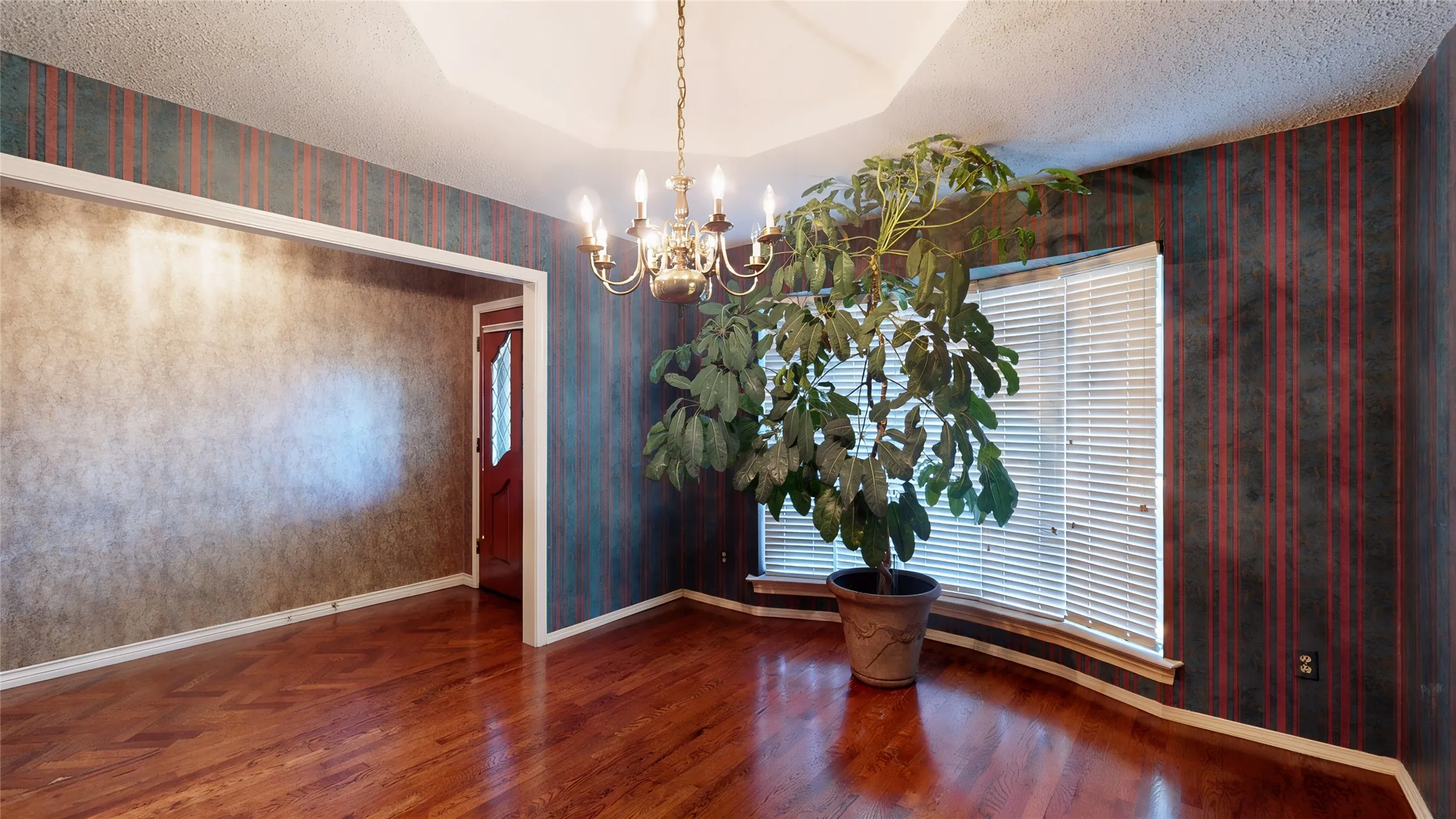 Single Family Residence For Sale in Denton County , 1543 Glenhill Lane, Lewisville, Texas 75077, 3 Bedroom, 2 Bathroom, 2 Garage spaces, 2,180 Sqft, built in 1975, mls#21362698, Real Estate Agent in Lewisville, Homes For Sale in Denton county, Homes For Sale in Lewisville, Realtor in Lewisville Texas, Real Estate Brokerage Independent Realty Texas, Luminita Cordes Realtor