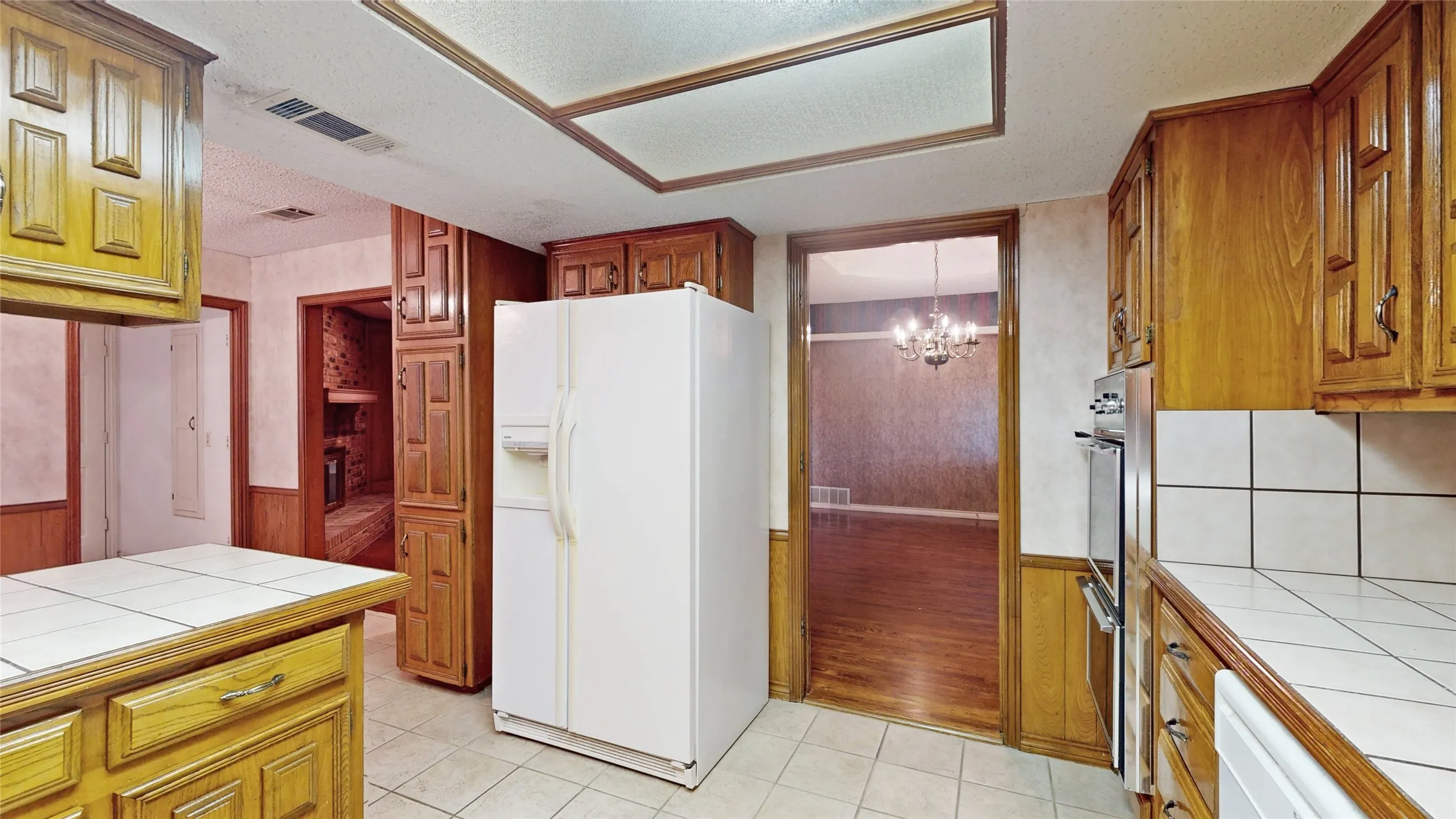 Single Family Residence For Sale in Denton County , 1543 Glenhill Lane, Lewisville, Texas 75077, 3 Bedroom, 2 Bathroom, 2 Garage spaces, 2,180 Sqft, built in 1975, mls#21362698, Real Estate Agent in Lewisville, Homes For Sale in Denton county, Homes For Sale in Lewisville, Realtor in Lewisville Texas, Real Estate Brokerage Independent Realty Texas, Luminita Cordes Realtor
