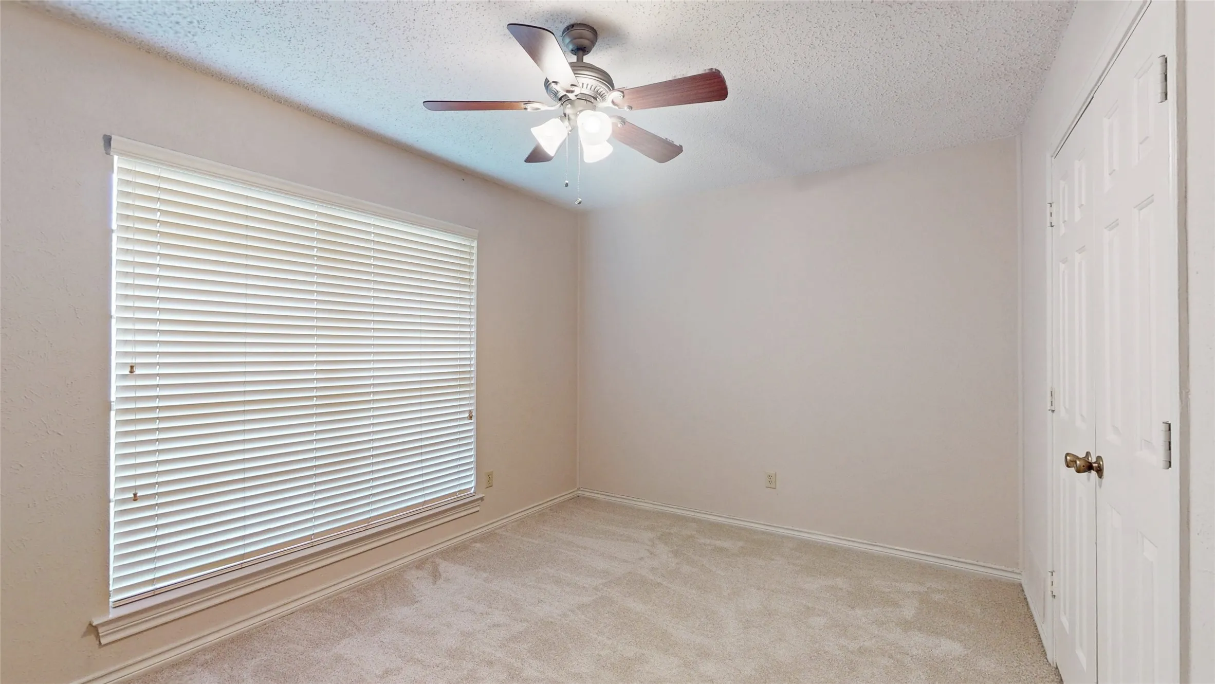 Single Family Residence For Sale in Denton County , 1543 Glenhill Lane, Lewisville, Texas 75077, 3 Bedroom, 2 Bathroom, 2 Garage spaces, 2,180 Sqft, built in 1975, mls#21362698, Real Estate Agent in Lewisville, Homes For Sale in Denton county, Homes For Sale in Lewisville, Realtor in Lewisville Texas, Real Estate Brokerage Independent Realty Texas, Luminita Cordes Realtor