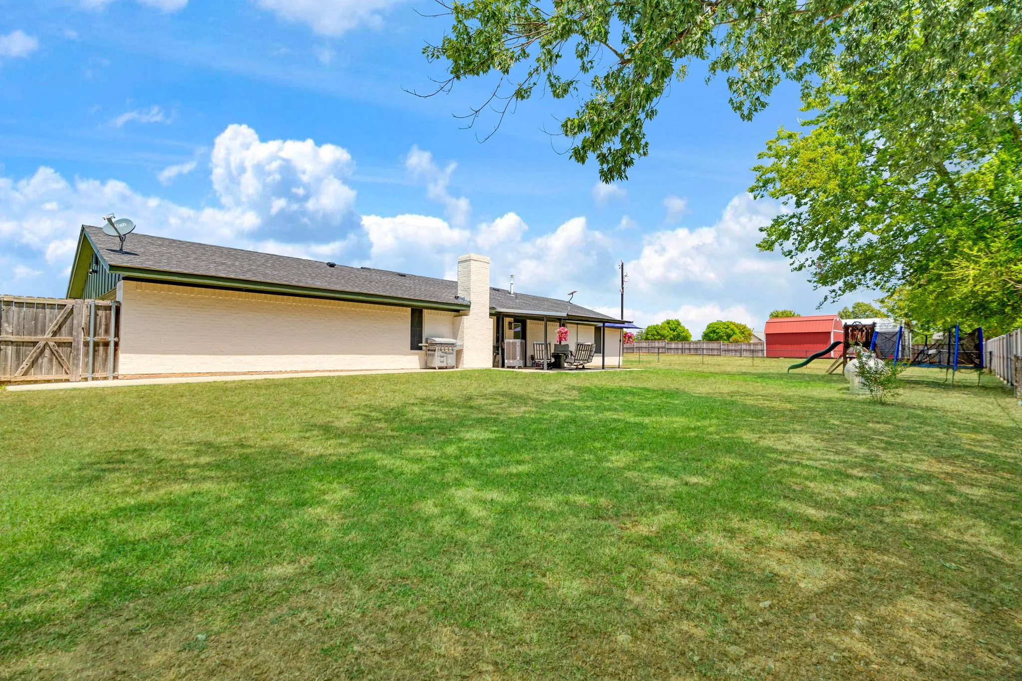 Single Family Residence For Sale in Lamar County , 19 County Road 43040, Powderly, Texas 75473, 3 Bedroom, 2 Bathroom, 2 Garage spaces, 1,736 Sqft, built in 1999, Price $324,900, mls#21362631, Real Estate Agent in Powderly, Homes For Sale in Lamar county, Homes For Sale in Powderly, Realtor in Powderly Texas, Real Estate Brokerage Independent Realty Texas, Luminita Cordes Realtor