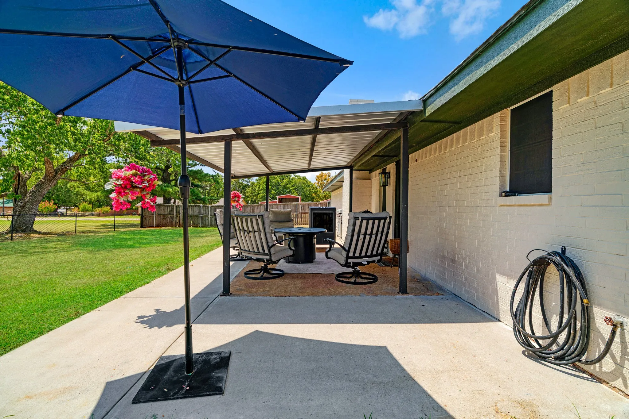 Single Family Residence For Sale in Lamar County , 19 County Road 43040, Powderly, Texas 75473, 3 Bedroom, 2 Bathroom, 2 Garage spaces, 1,736 Sqft, built in 1999, Price $324,900, mls#21362631, Real Estate Agent in Powderly, Homes For Sale in Lamar county, Homes For Sale in Powderly, Realtor in Powderly Texas, Real Estate Brokerage Independent Realty Texas, Luminita Cordes Realtor