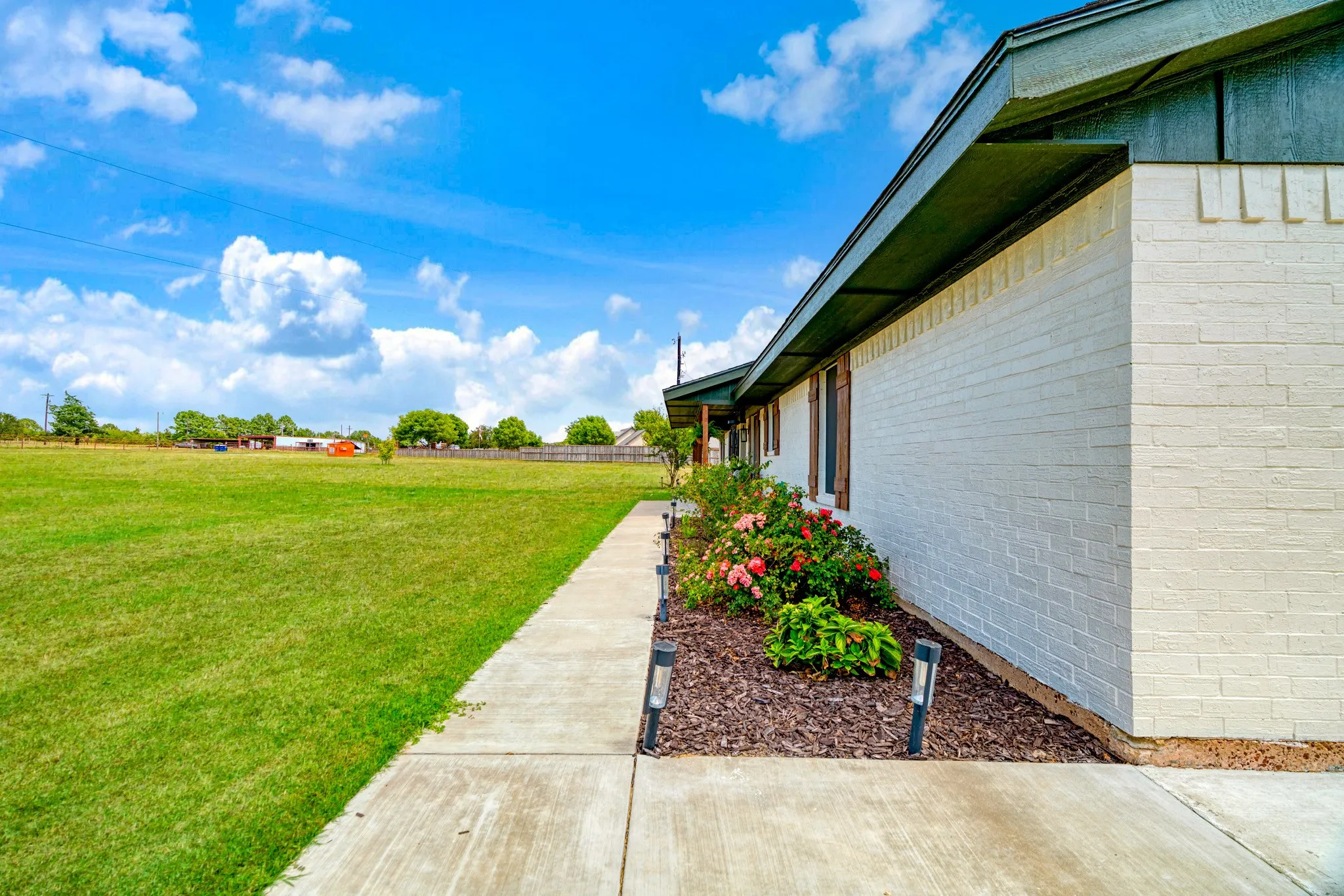 Single Family Residence For Sale in Lamar County , 19 County Road 43040, Powderly, Texas 75473, 3 Bedroom, 2 Bathroom, 2 Garage spaces, 1,736 Sqft, built in 1999, Price $324,900, mls#21362631, Real Estate Agent in Powderly, Homes For Sale in Lamar county, Homes For Sale in Powderly, Realtor in Powderly Texas, Real Estate Brokerage Independent Realty Texas, Luminita Cordes Realtor