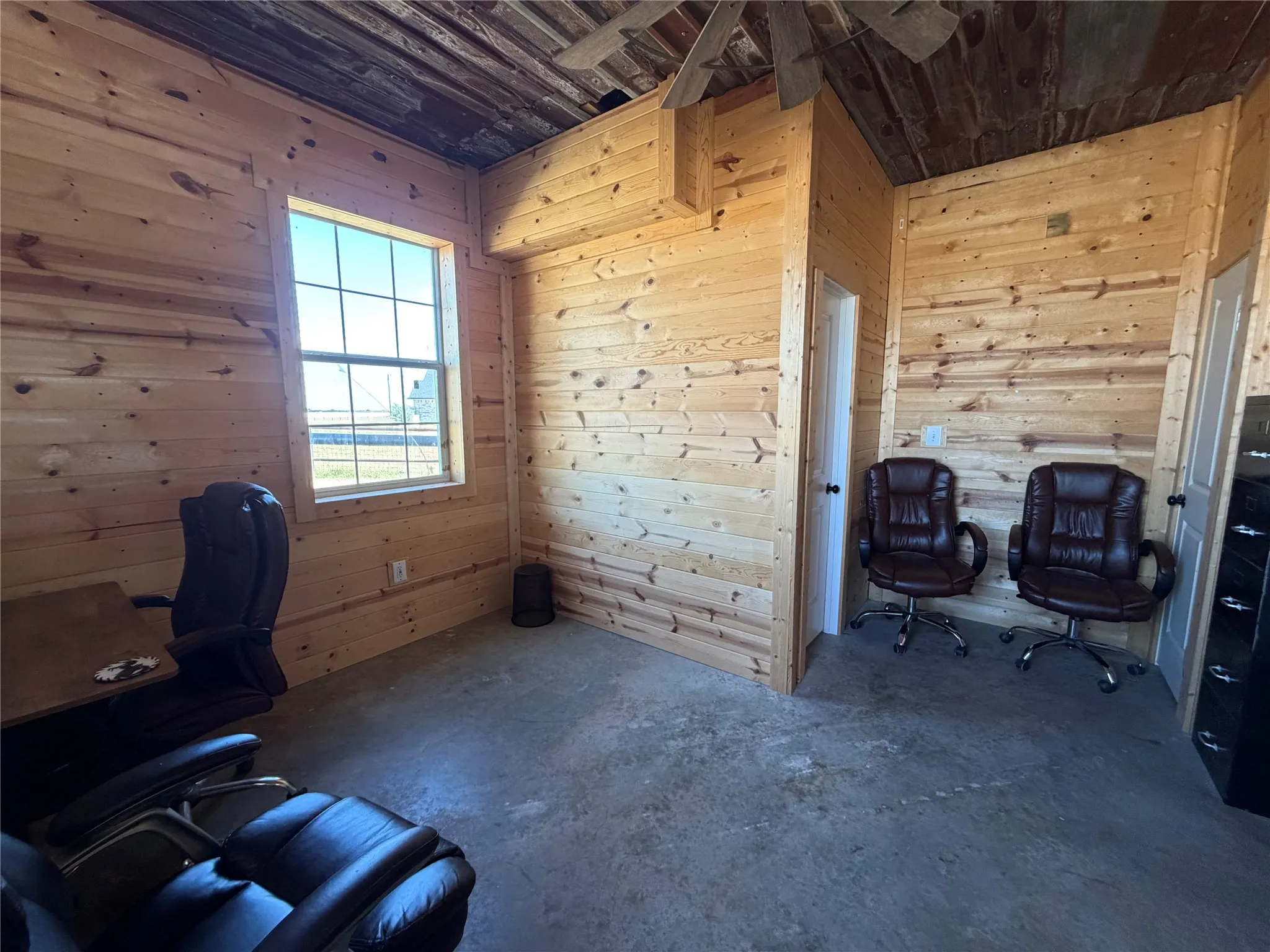 Single Family Residence For Sale in Ellis County , 1015 Curry Road, Waxahachie, Texas 75167, 5 Bedroom, 3 Bathroom, Garage spaces, 5,113 Sqft, built in 2011, mls#21359628, Real Estate Agent in Waxahachie, Homes For Sale in Ellis county, Homes For Sale in Waxahachie, Realtor in Waxahachie Texas, Real Estate Brokerage Independent Realty Texas, Luminita Cordes Realtor