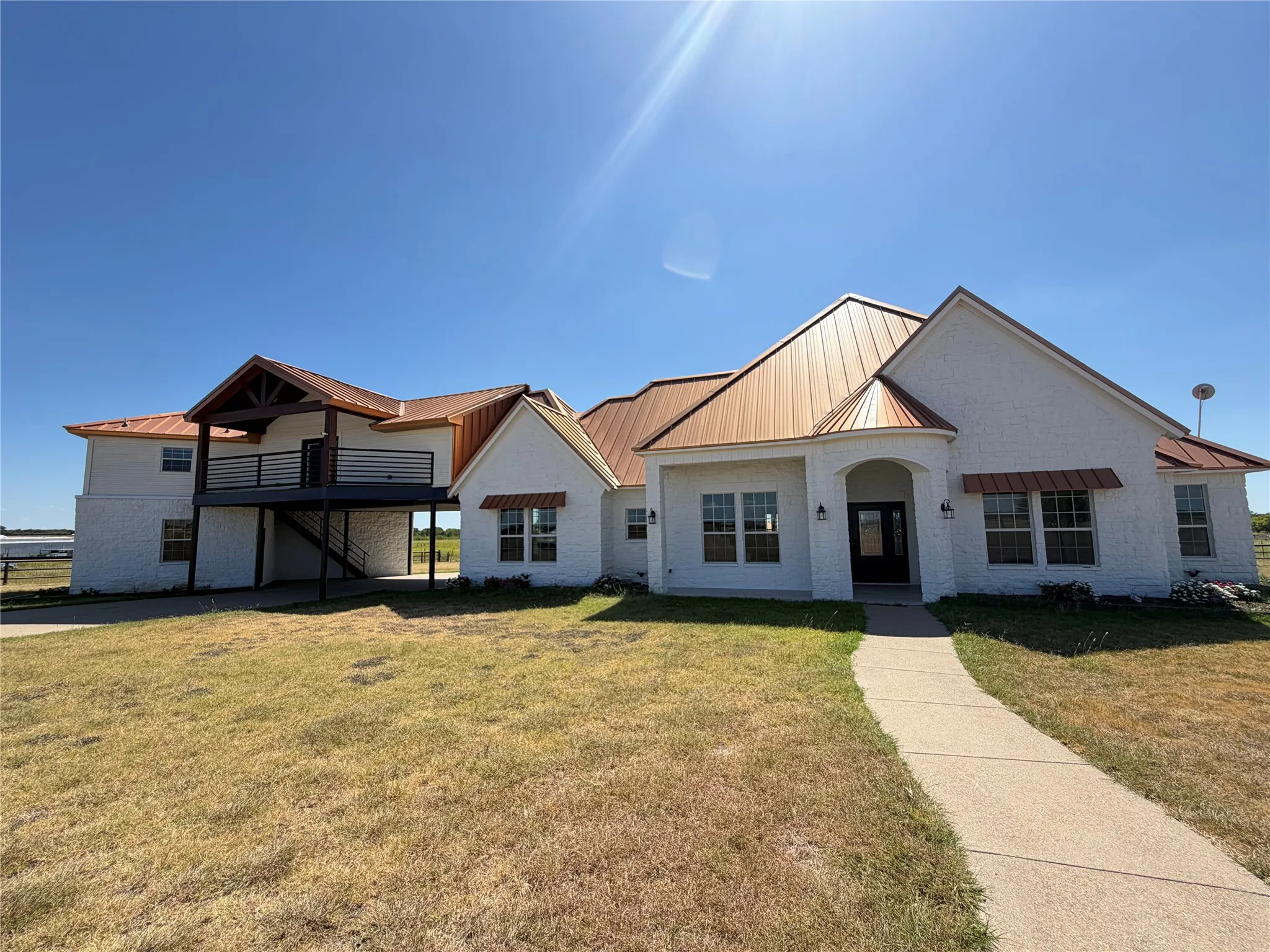Single Family Residence For Sale in Ellis County , 1015 Curry Road, Waxahachie, Texas 75167, 5 Bedroom, 3 Bathroom, Garage spaces, 5,113 Sqft, built in 2011, mls#21359628, Real Estate Agent in Waxahachie, Homes For Sale in Ellis county, Homes For Sale in Waxahachie, Realtor in Waxahachie Texas, Real Estate Brokerage Independent Realty Texas, Luminita Cordes Realtor
