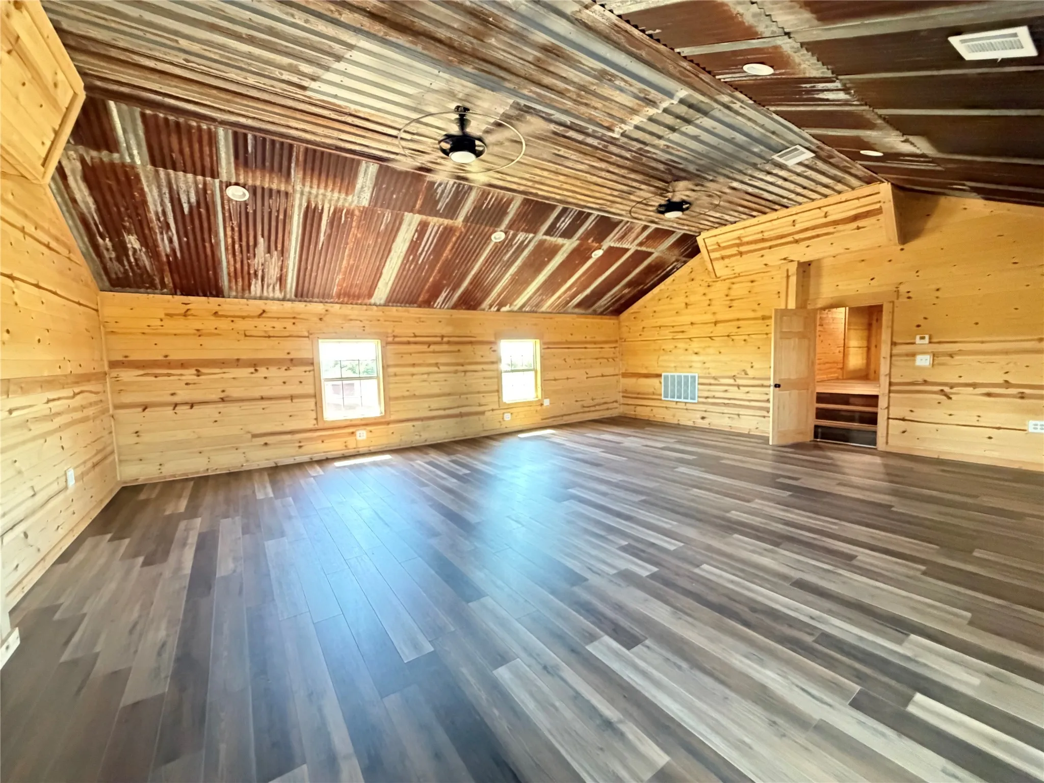Single Family Residence For Sale in Ellis County , 1015 Curry Road, Waxahachie, Texas 75167, 5 Bedroom, 3 Bathroom, Garage spaces, 5,113 Sqft, built in 2011, mls#21359628, Real Estate Agent in Waxahachie, Homes For Sale in Ellis county, Homes For Sale in Waxahachie, Realtor in Waxahachie Texas, Real Estate Brokerage Independent Realty Texas, Luminita Cordes Realtor