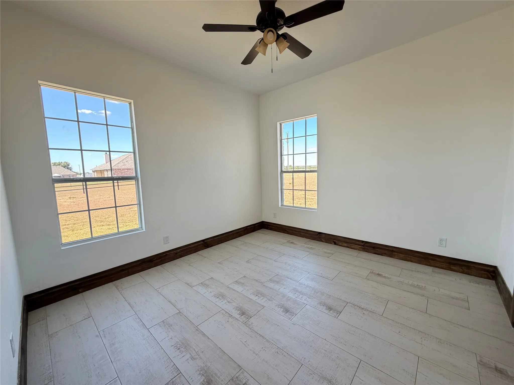 Single Family Residence For Sale in Ellis County , 1015 Curry Road, Waxahachie, Texas 75167, 5 Bedroom, 3 Bathroom, Garage spaces, 5,113 Sqft, built in 2011, mls#21359628, Real Estate Agent in Waxahachie, Homes For Sale in Ellis county, Homes For Sale in Waxahachie, Realtor in Waxahachie Texas, Real Estate Brokerage Independent Realty Texas, Luminita Cordes Realtor
