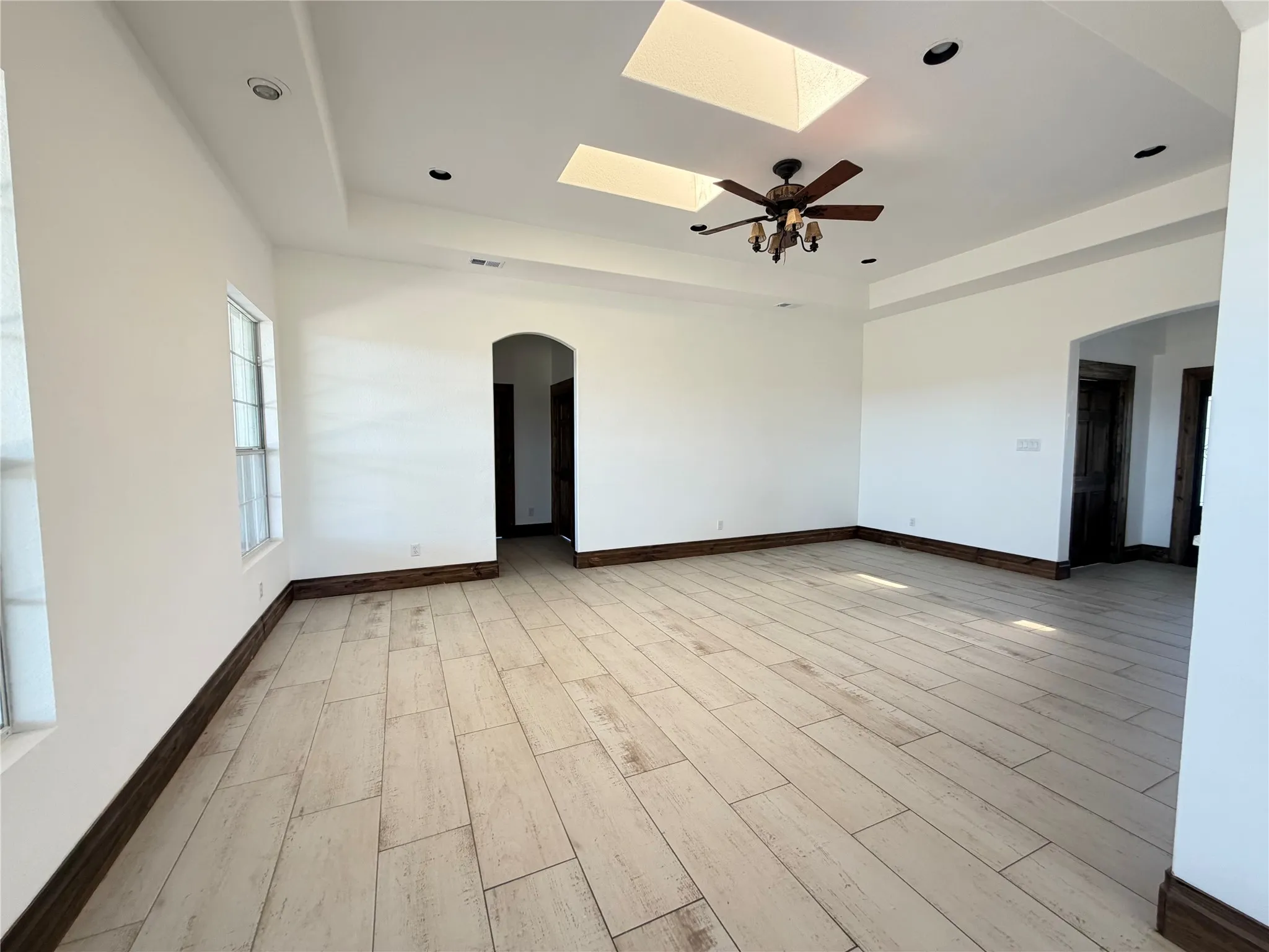 Single Family Residence For Sale in Ellis County , 1015 Curry Road, Waxahachie, Texas 75167, 5 Bedroom, 3 Bathroom, Garage spaces, 5,113 Sqft, built in 2011, mls#21359628, Real Estate Agent in Waxahachie, Homes For Sale in Ellis county, Homes For Sale in Waxahachie, Realtor in Waxahachie Texas, Real Estate Brokerage Independent Realty Texas, Luminita Cordes Realtor