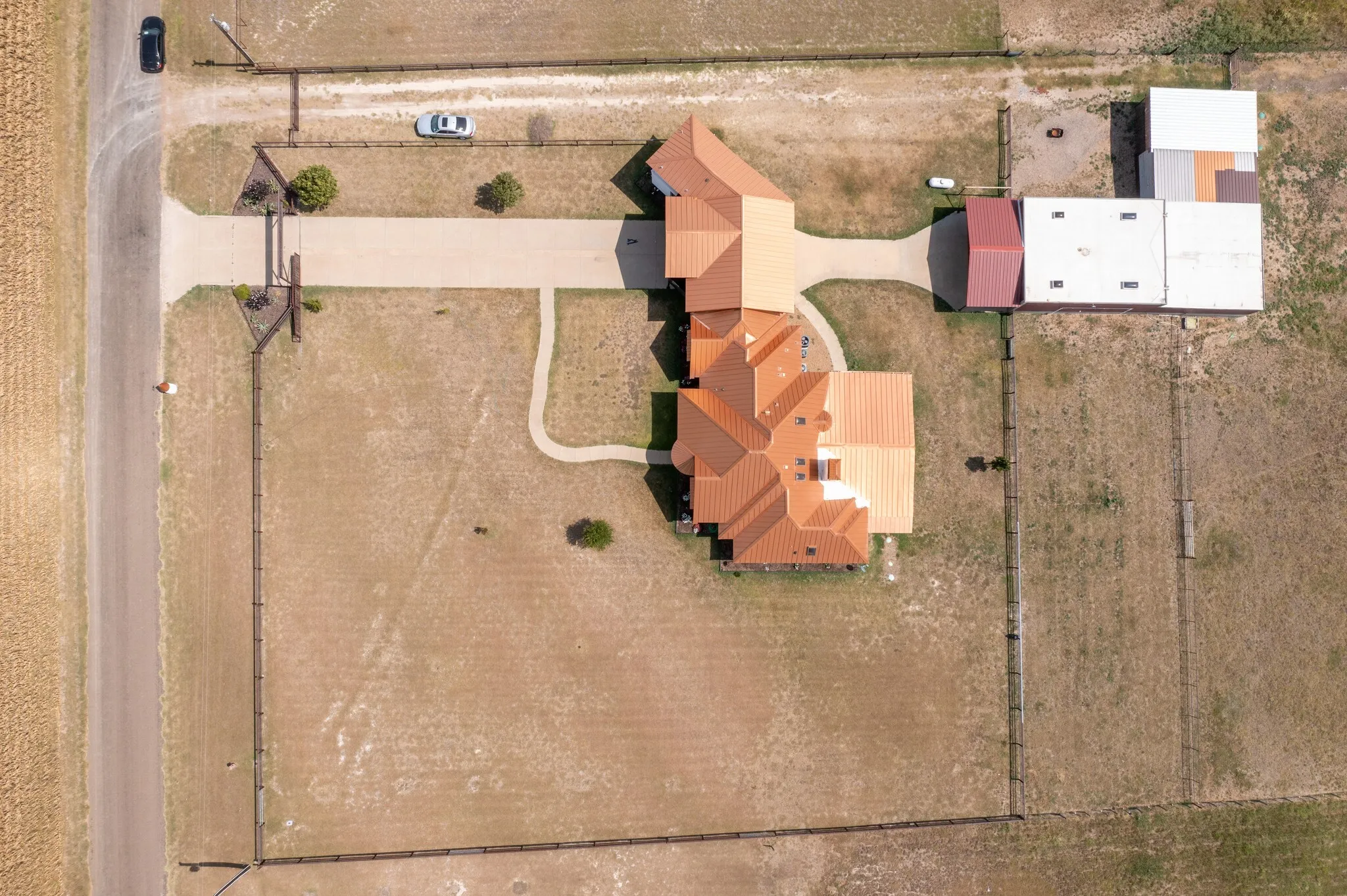 Single Family Residence For Sale in Ellis County , 1015 Curry Road, Waxahachie, Texas 75167, 5 Bedroom, 3 Bathroom, Garage spaces, 5,113 Sqft, built in 2011, mls#21359628, Real Estate Agent in Waxahachie, Homes For Sale in Ellis county, Homes For Sale in Waxahachie, Realtor in Waxahachie Texas, Real Estate Brokerage Independent Realty Texas, Luminita Cordes Realtor