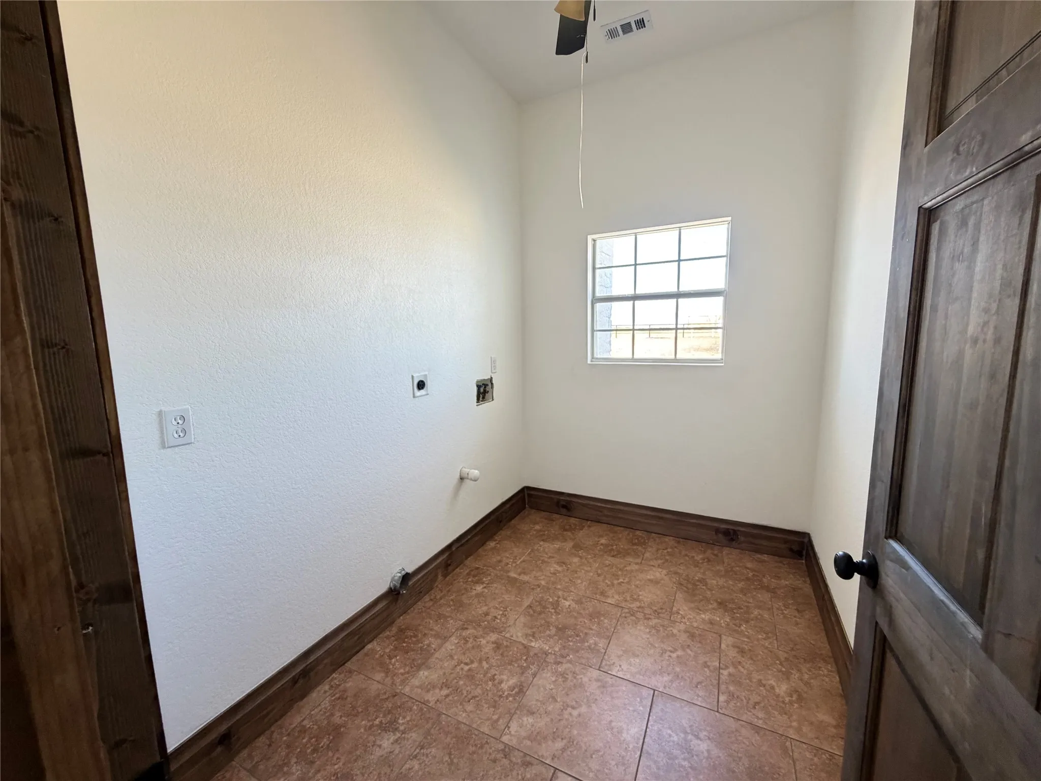 Single Family Residence For Sale in Ellis County , 1015 Curry Road, Waxahachie, Texas 75167, 5 Bedroom, 3 Bathroom, Garage spaces, 5,113 Sqft, built in 2011, mls#21359628, Real Estate Agent in Waxahachie, Homes For Sale in Ellis county, Homes For Sale in Waxahachie, Realtor in Waxahachie Texas, Real Estate Brokerage Independent Realty Texas, Luminita Cordes Realtor