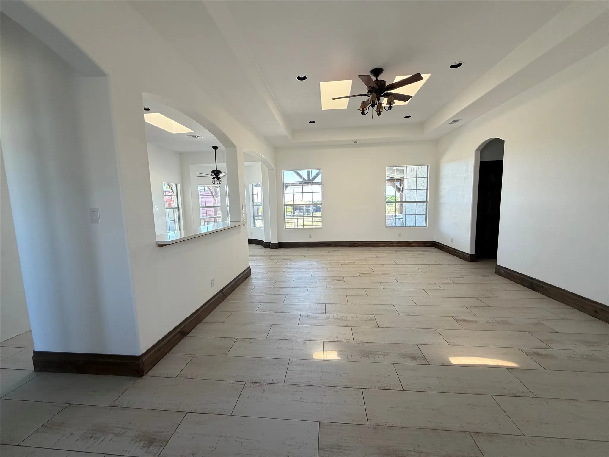 Single Family Residence For Sale in Ellis County , 1015 Curry Road, Waxahachie, Texas 75167, 5 Bedroom, 3 Bathroom, Garage spaces, 5,113 Sqft, built in 2011, mls#21359628, Real Estate Agent in Waxahachie, Homes For Sale in Ellis county, Homes For Sale in Waxahachie, Realtor in Waxahachie Texas, Real Estate Brokerage Independent Realty Texas, Luminita Cordes Realtor