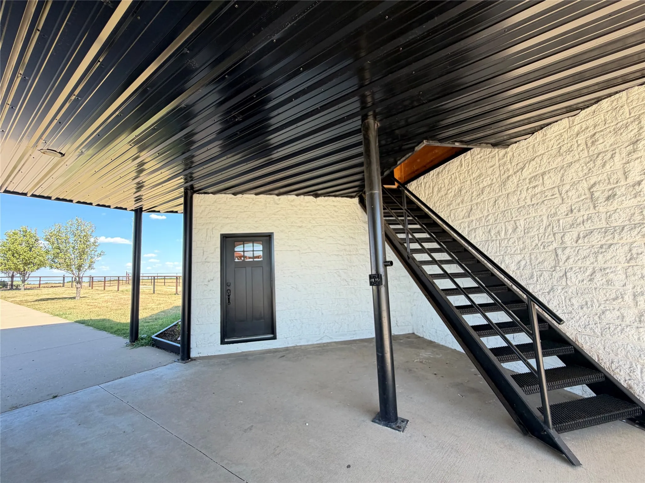 Single Family Residence For Sale in Ellis County , 1015 Curry Road, Waxahachie, Texas 75167, 5 Bedroom, 3 Bathroom, Garage spaces, 5,113 Sqft, built in 2011, mls#21359628, Real Estate Agent in Waxahachie, Homes For Sale in Ellis county, Homes For Sale in Waxahachie, Realtor in Waxahachie Texas, Real Estate Brokerage Independent Realty Texas, Luminita Cordes Realtor