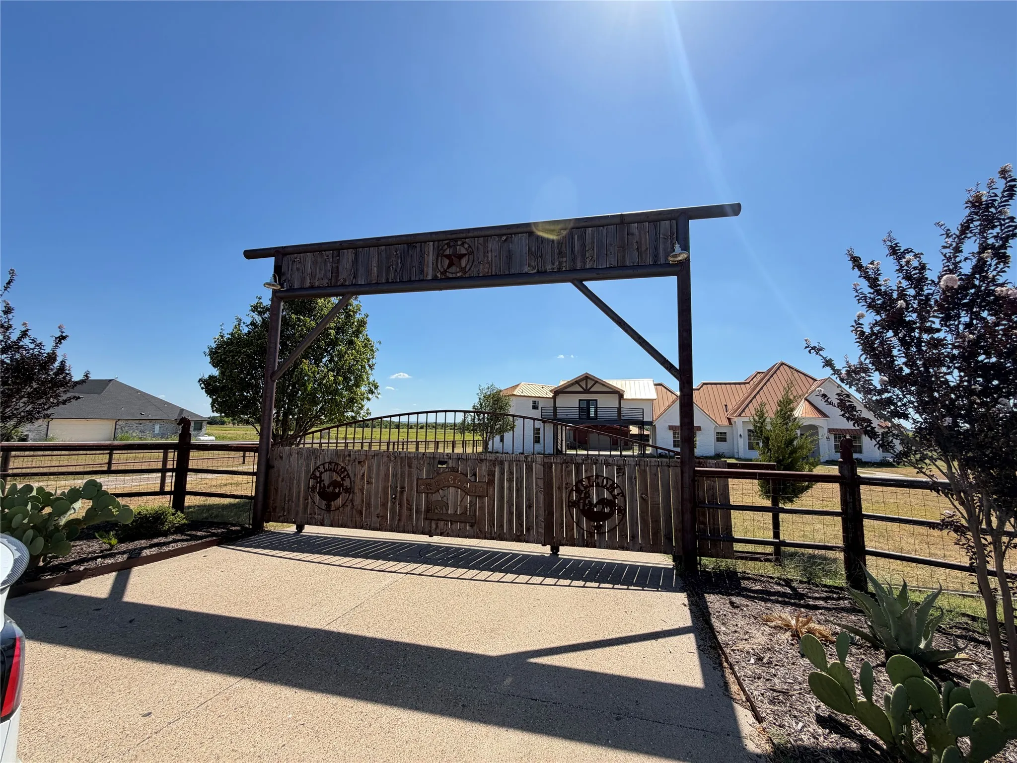 Single Family Residence For Sale in Ellis County , 1015 Curry Road, Waxahachie, Texas 75167, 5 Bedroom, 3 Bathroom, Garage spaces, 5,113 Sqft, built in 2011, mls#21359628, Real Estate Agent in Waxahachie, Homes For Sale in Ellis county, Homes For Sale in Waxahachie, Realtor in Waxahachie Texas, Real Estate Brokerage Independent Realty Texas, Luminita Cordes Realtor