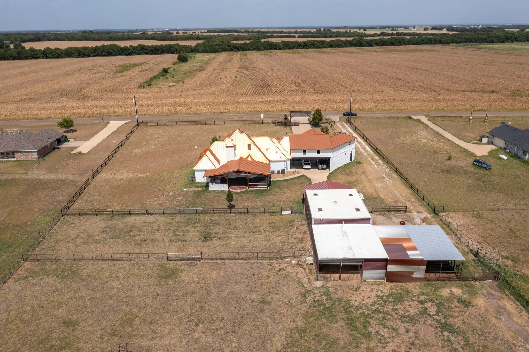 Single Family Residence For Sale in Ellis County , 1015 Curry Road, Waxahachie, Texas 75167, 5 Bedroom, 3 Bathroom, Garage spaces, 5,113 Sqft, built in 2011, mls#21359628, Real Estate Agent in Waxahachie, Homes For Sale in Ellis county, Homes For Sale in Waxahachie, Realtor in Waxahachie Texas, Real Estate Brokerage Independent Realty Texas, Luminita Cordes Realtor