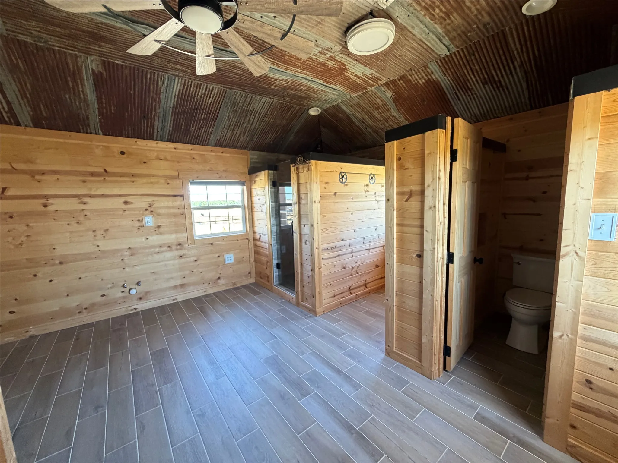 Single Family Residence For Sale in Ellis County , 1015 Curry Road, Waxahachie, Texas 75167, 5 Bedroom, 3 Bathroom, Garage spaces, 5,113 Sqft, built in 2011, mls#21359628, Real Estate Agent in Waxahachie, Homes For Sale in Ellis county, Homes For Sale in Waxahachie, Realtor in Waxahachie Texas, Real Estate Brokerage Independent Realty Texas, Luminita Cordes Realtor