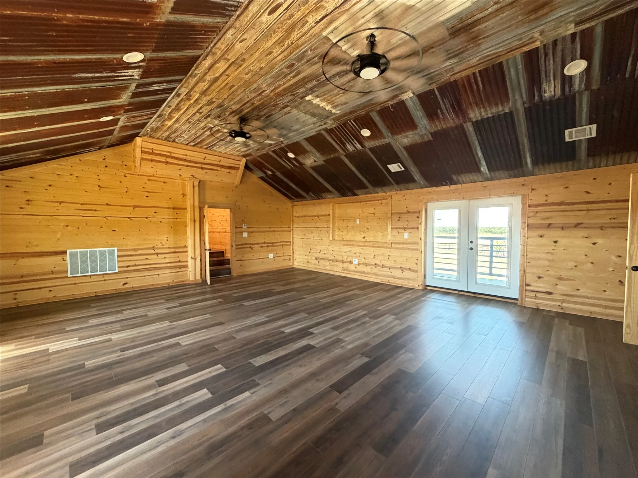 Single Family Residence For Sale in Ellis County , 1015 Curry Road, Waxahachie, Texas 75167, 5 Bedroom, 3 Bathroom, Garage spaces, 5,113 Sqft, built in 2011, mls#21359628, Real Estate Agent in Waxahachie, Homes For Sale in Ellis county, Homes For Sale in Waxahachie, Realtor in Waxahachie Texas, Real Estate Brokerage Independent Realty Texas, Luminita Cordes Realtor