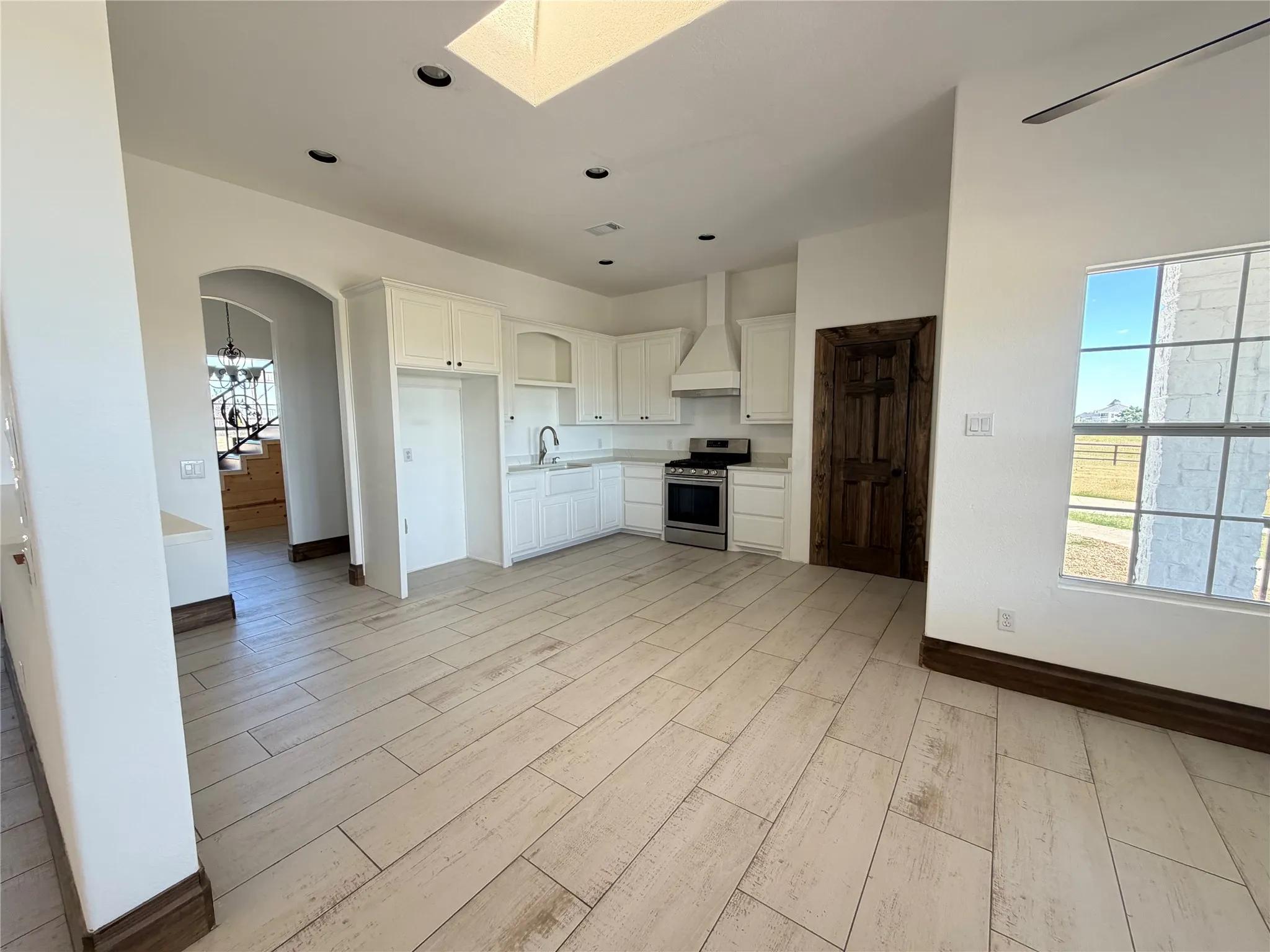 Single Family Residence For Sale in Ellis County , 1015 Curry Road, Waxahachie, Texas 75167, 5 Bedroom, 3 Bathroom, Garage spaces, 5,113 Sqft, built in 2011, mls#21359628, Real Estate Agent in Waxahachie, Homes For Sale in Ellis county, Homes For Sale in Waxahachie, Realtor in Waxahachie Texas, Real Estate Brokerage Independent Realty Texas, Luminita Cordes Realtor