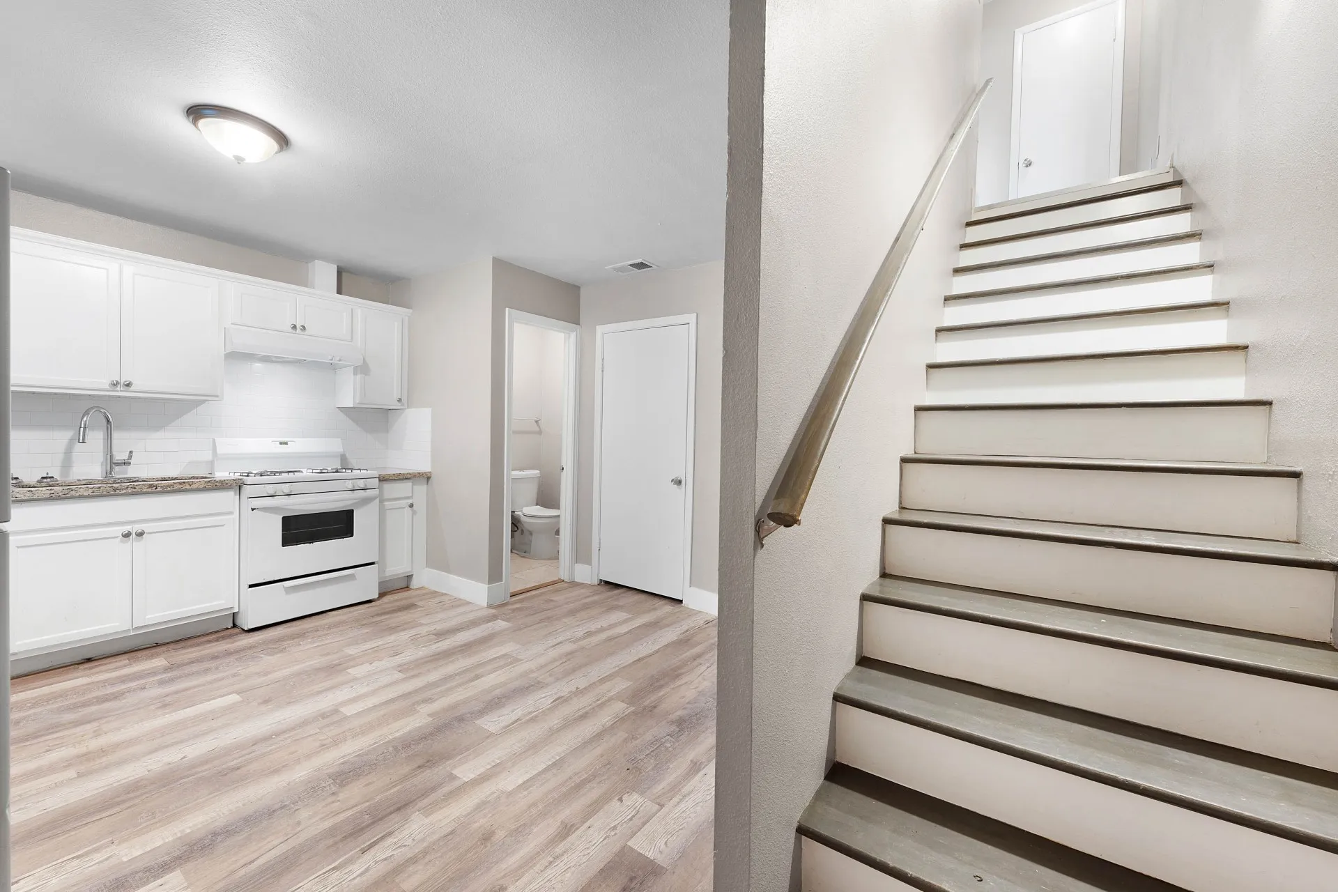 Apartment For Rent in Hunt County , 3430 Sockwell Boulevard 3440, Greenville, Texas 75401, 2 Bedroom, 2 Bathroom, Garage spaces, 920 Sqft, built in 1965, mls#21360165, Real Estate Agent in Greenville, Homes For Rent in Hunt county, Homes For Rent in Greenville, Realtor in Greenville Texas, Real Estate Brokerage Independent Realty Texas, Luminita Cordes Realtor