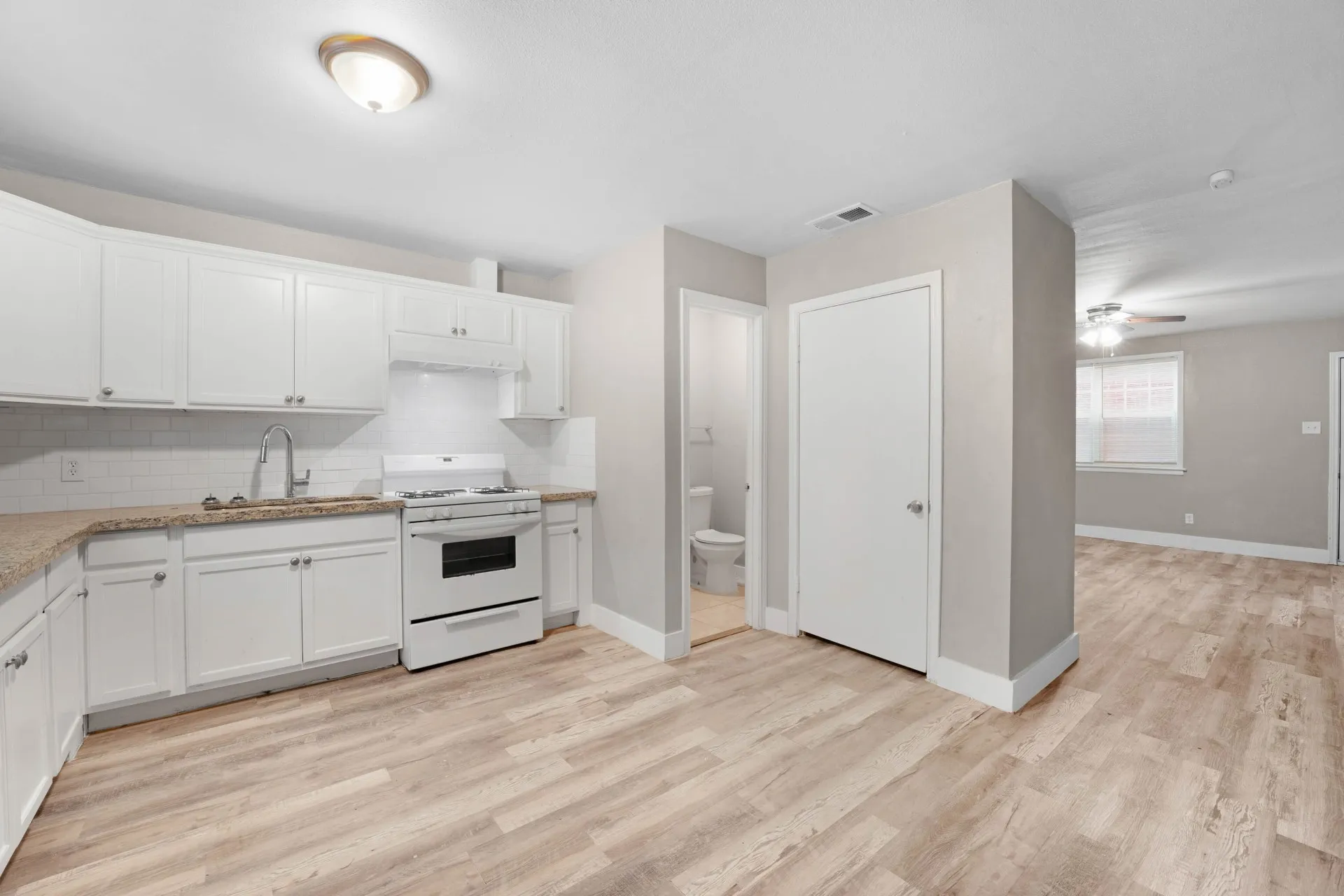 Apartment For Rent in Hunt County , 3430 Sockwell Boulevard 3440, Greenville, Texas 75401, 2 Bedroom, 2 Bathroom, Garage spaces, 920 Sqft, built in 1965, mls#21360165, Real Estate Agent in Greenville, Homes For Rent in Hunt county, Homes For Rent in Greenville, Realtor in Greenville Texas, Real Estate Brokerage Independent Realty Texas, Luminita Cordes Realtor