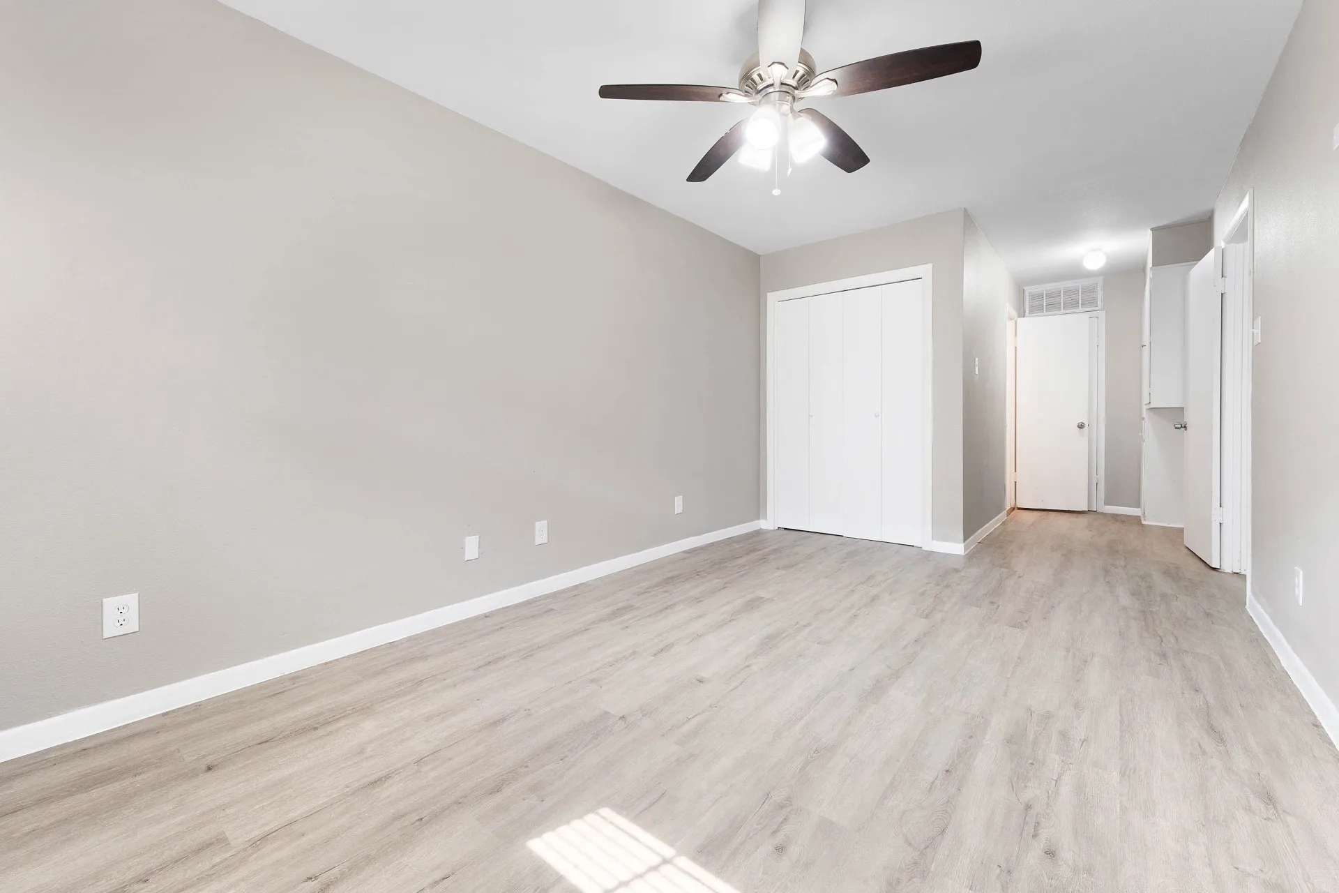 Apartment For Rent in Hunt County , 3430 Sockwell Boulevard 3440, Greenville, Texas 75401, 2 Bedroom, 2 Bathroom, Garage spaces, 920 Sqft, built in 1965, mls#21360165, Real Estate Agent in Greenville, Homes For Rent in Hunt county, Homes For Rent in Greenville, Realtor in Greenville Texas, Real Estate Brokerage Independent Realty Texas, Luminita Cordes Realtor