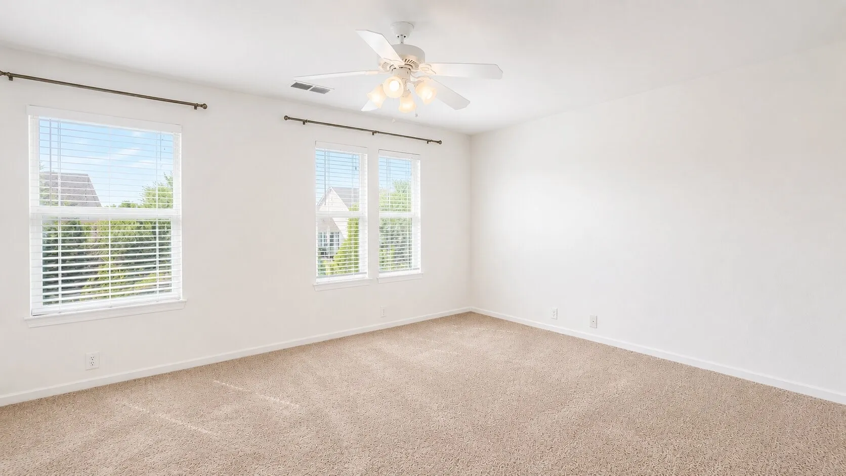 Single Family Residence For Sale in Collin County , 908 Greene Way, Wylie, Texas 75098, 3 Bedroom, 2 Bathroom, 2 Garage spaces, 1,221 Sqft, built in 2003, mls#21361565, Real Estate Agent in Wylie, Homes For Sale in Collin county, Homes For Sale in Wylie, Realtor in Wylie Texas, Real Estate Brokerage Independent Realty Texas, Luminita Cordes Realtor