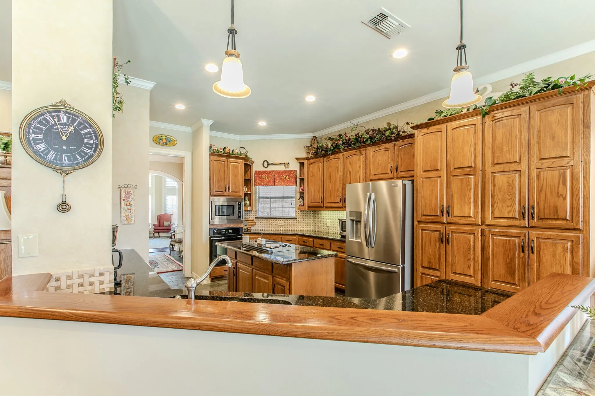 Single Family Residence For Sale in Dallas County , 757 Village Green Drive, De Soto, Texas 75115, 4 Bedroom, 4 Bathroom, 2 Garage spaces, 3,832 Sqft, built in 1992, mls#21361485, Real Estate Agent in De Soto, Homes For Sale in Dallas county, Homes For Sale in De Soto, Realtor in De Soto Texas, Real Estate Brokerage Independent Realty Texas, Luminita Cordes Realtor