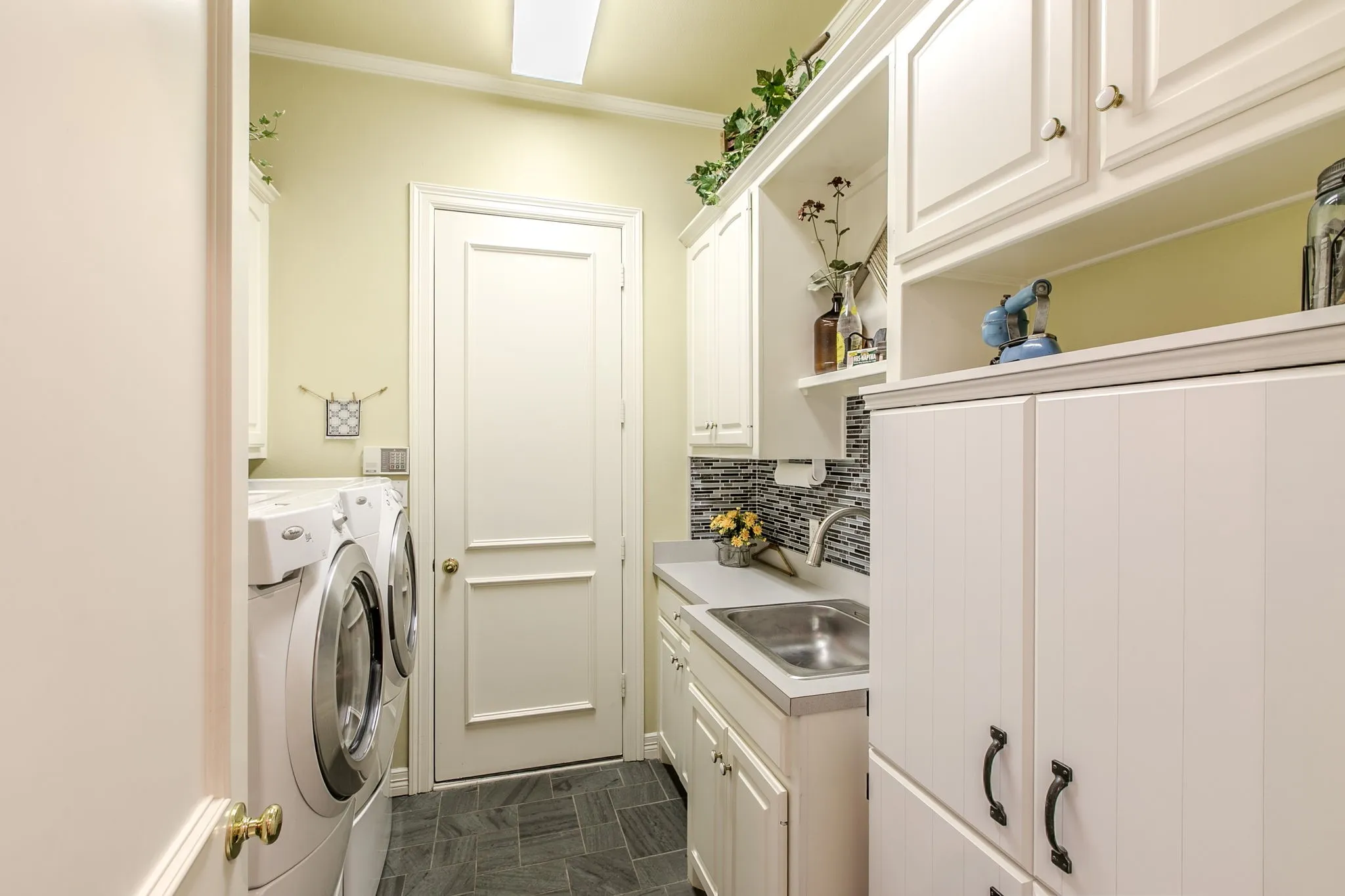 Single Family Residence For Sale in Dallas County , 757 Village Green Drive, De Soto, Texas 75115, 4 Bedroom, 4 Bathroom, 2 Garage spaces, 3,832 Sqft, built in 1992, mls#21361485, Real Estate Agent in De Soto, Homes For Sale in Dallas county, Homes For Sale in De Soto, Realtor in De Soto Texas, Real Estate Brokerage Independent Realty Texas, Luminita Cordes Realtor