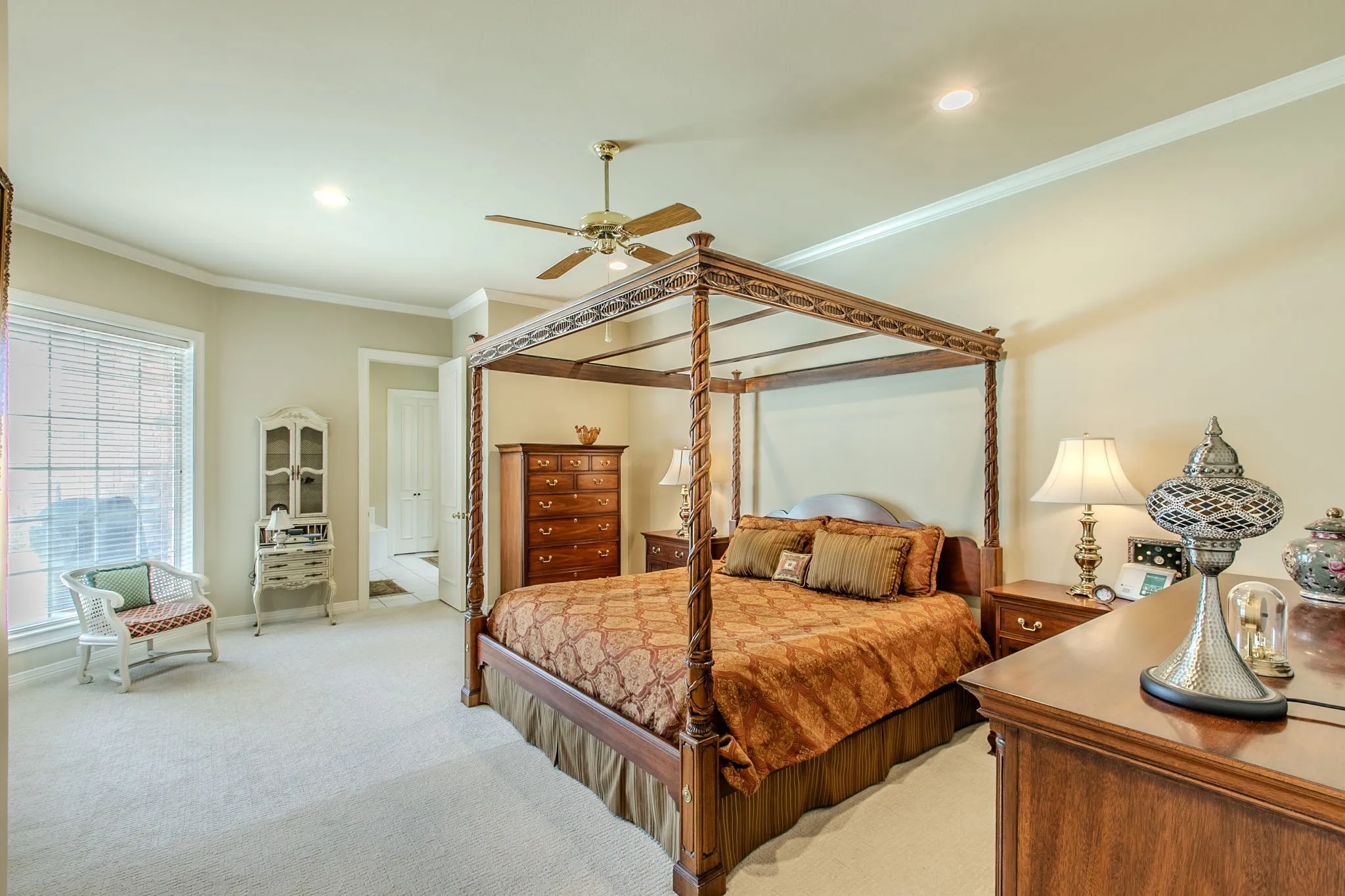 Single Family Residence For Sale in Dallas County , 757 Village Green Drive, De Soto, Texas 75115, 4 Bedroom, 4 Bathroom, 2 Garage spaces, 3,832 Sqft, built in 1992, mls#21361485, Real Estate Agent in De Soto, Homes For Sale in Dallas county, Homes For Sale in De Soto, Realtor in De Soto Texas, Real Estate Brokerage Independent Realty Texas, Luminita Cordes Realtor