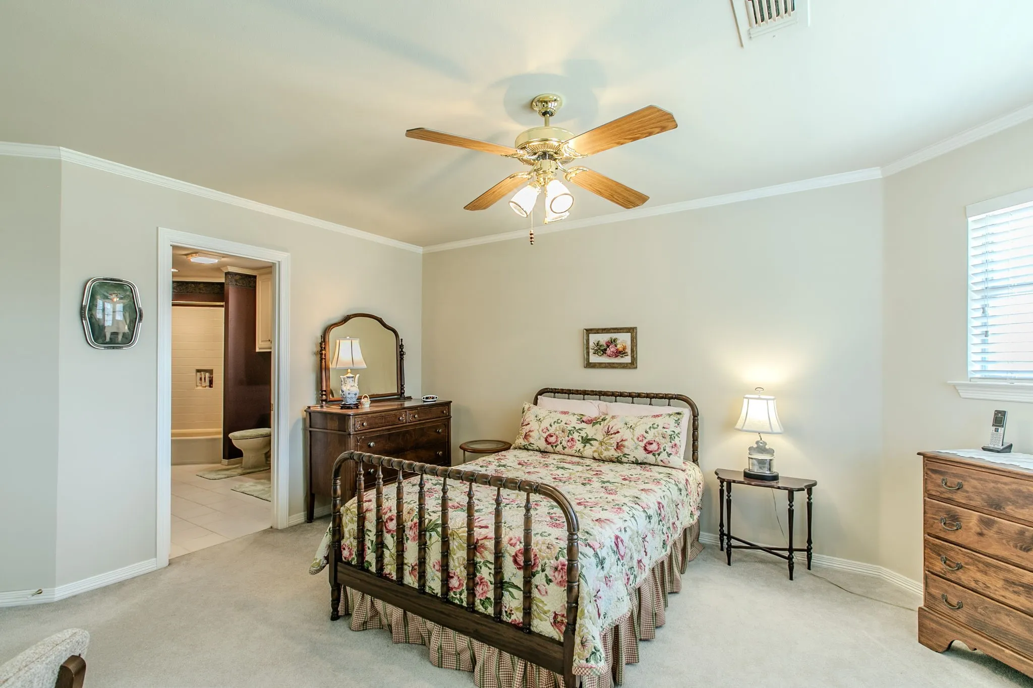 Single Family Residence For Sale in Dallas County , 757 Village Green Drive, De Soto, Texas 75115, 4 Bedroom, 4 Bathroom, 2 Garage spaces, 3,832 Sqft, built in 1992, mls#21361485, Real Estate Agent in De Soto, Homes For Sale in Dallas county, Homes For Sale in De Soto, Realtor in De Soto Texas, Real Estate Brokerage Independent Realty Texas, Luminita Cordes Realtor