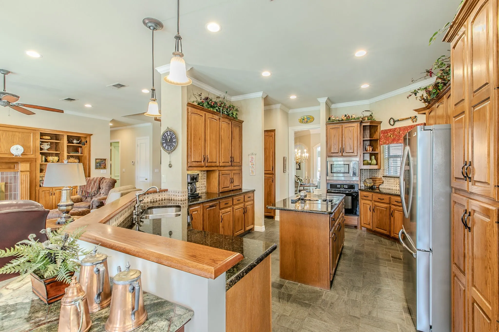 Single Family Residence For Sale in Dallas County , 757 Village Green Drive, De Soto, Texas 75115, 4 Bedroom, 4 Bathroom, 2 Garage spaces, 3,832 Sqft, built in 1992, mls#21361485, Real Estate Agent in De Soto, Homes For Sale in Dallas county, Homes For Sale in De Soto, Realtor in De Soto Texas, Real Estate Brokerage Independent Realty Texas, Luminita Cordes Realtor