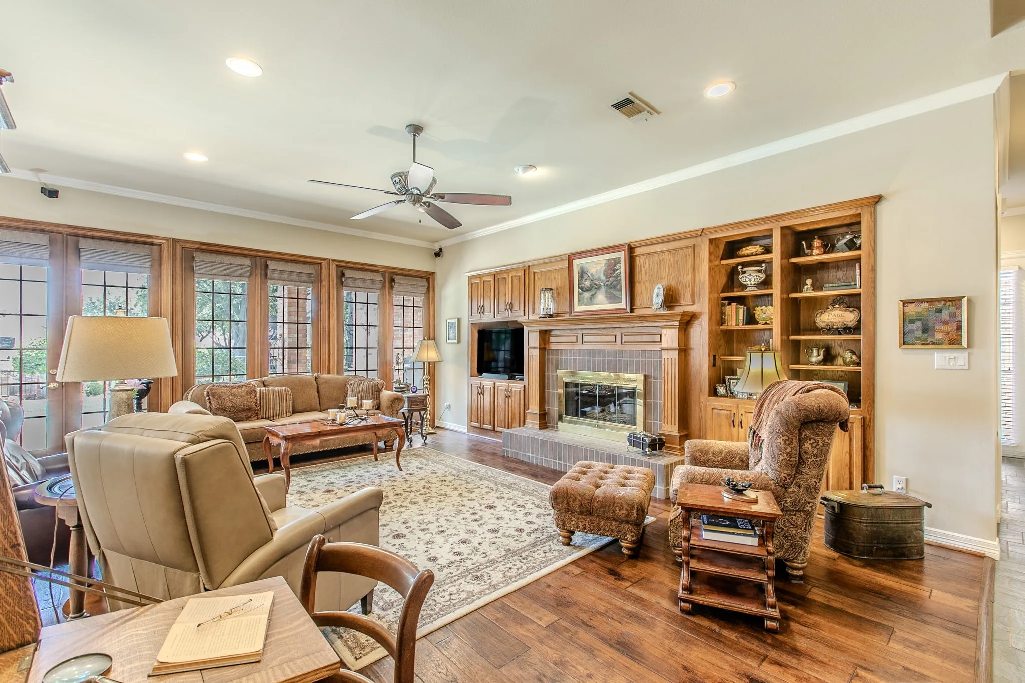 Single Family Residence For Sale in Dallas County , 757 Village Green Drive, De Soto, Texas 75115, 4 Bedroom, 4 Bathroom, 2 Garage spaces, 3,832 Sqft, built in 1992, mls#21361485, Real Estate Agent in De Soto, Homes For Sale in Dallas county, Homes For Sale in De Soto, Realtor in De Soto Texas, Real Estate Brokerage Independent Realty Texas, Luminita Cordes Realtor