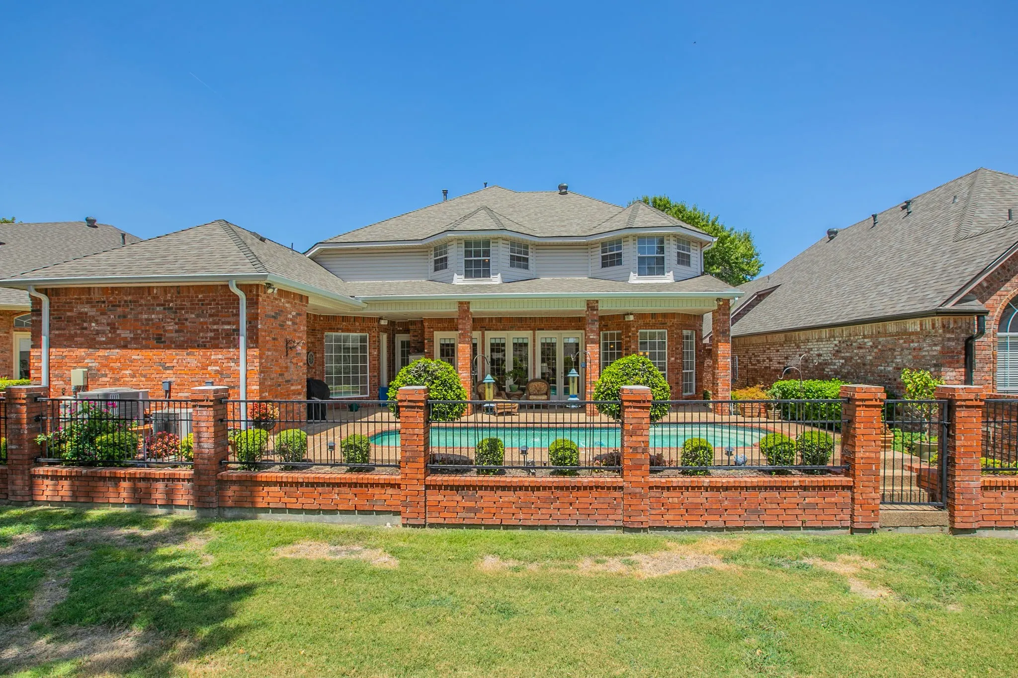 Single Family Residence For Sale in Dallas County , 757 Village Green Drive, De Soto, Texas 75115, 4 Bedroom, 4 Bathroom, 2 Garage spaces, 3,832 Sqft, built in 1992, mls#21361485, Real Estate Agent in De Soto, Homes For Sale in Dallas county, Homes For Sale in De Soto, Realtor in De Soto Texas, Real Estate Brokerage Independent Realty Texas, Luminita Cordes Realtor