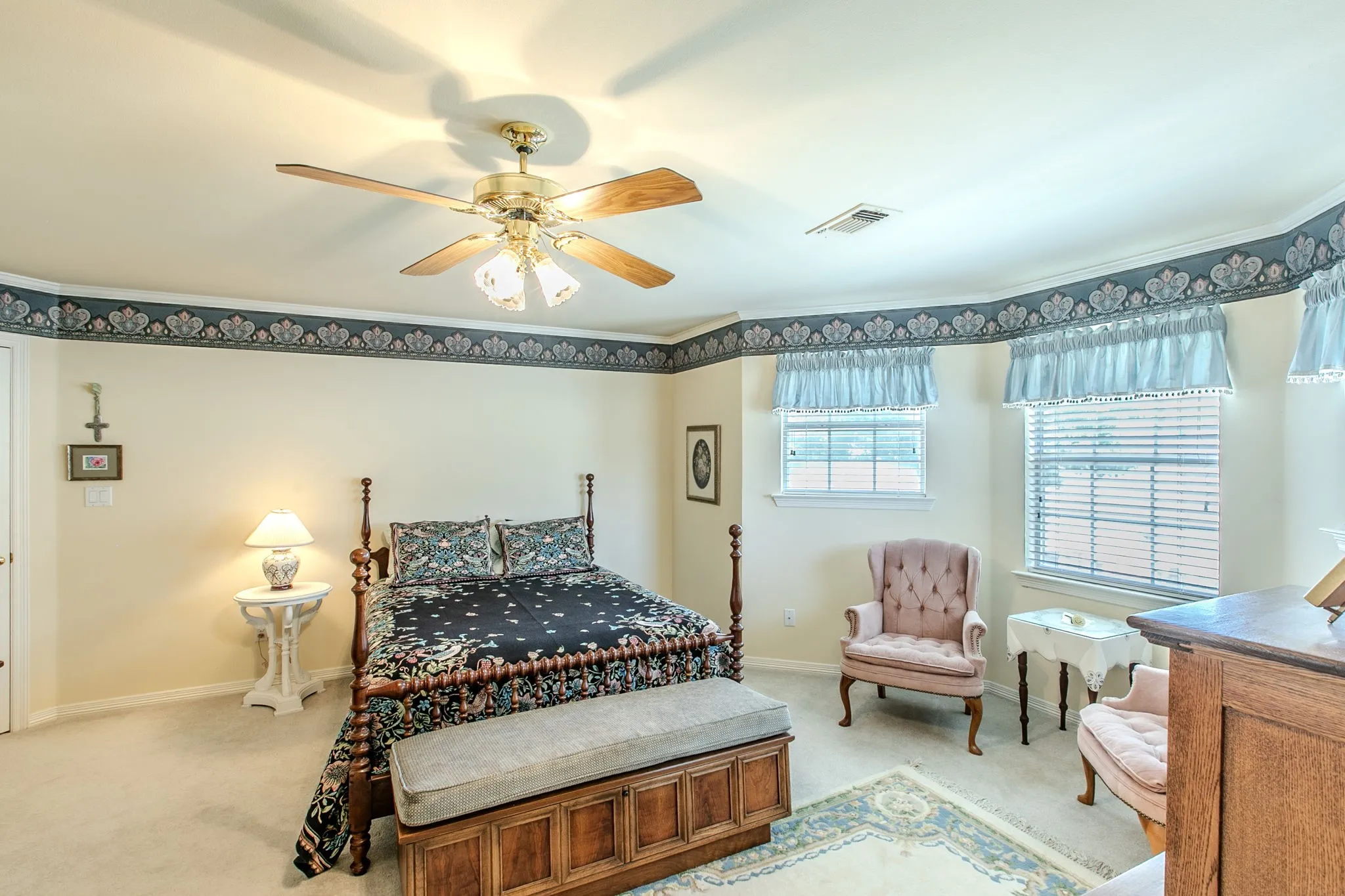 Single Family Residence For Sale in Dallas County , 757 Village Green Drive, De Soto, Texas 75115, 4 Bedroom, 4 Bathroom, 2 Garage spaces, 3,832 Sqft, built in 1992, mls#21361485, Real Estate Agent in De Soto, Homes For Sale in Dallas county, Homes For Sale in De Soto, Realtor in De Soto Texas, Real Estate Brokerage Independent Realty Texas, Luminita Cordes Realtor