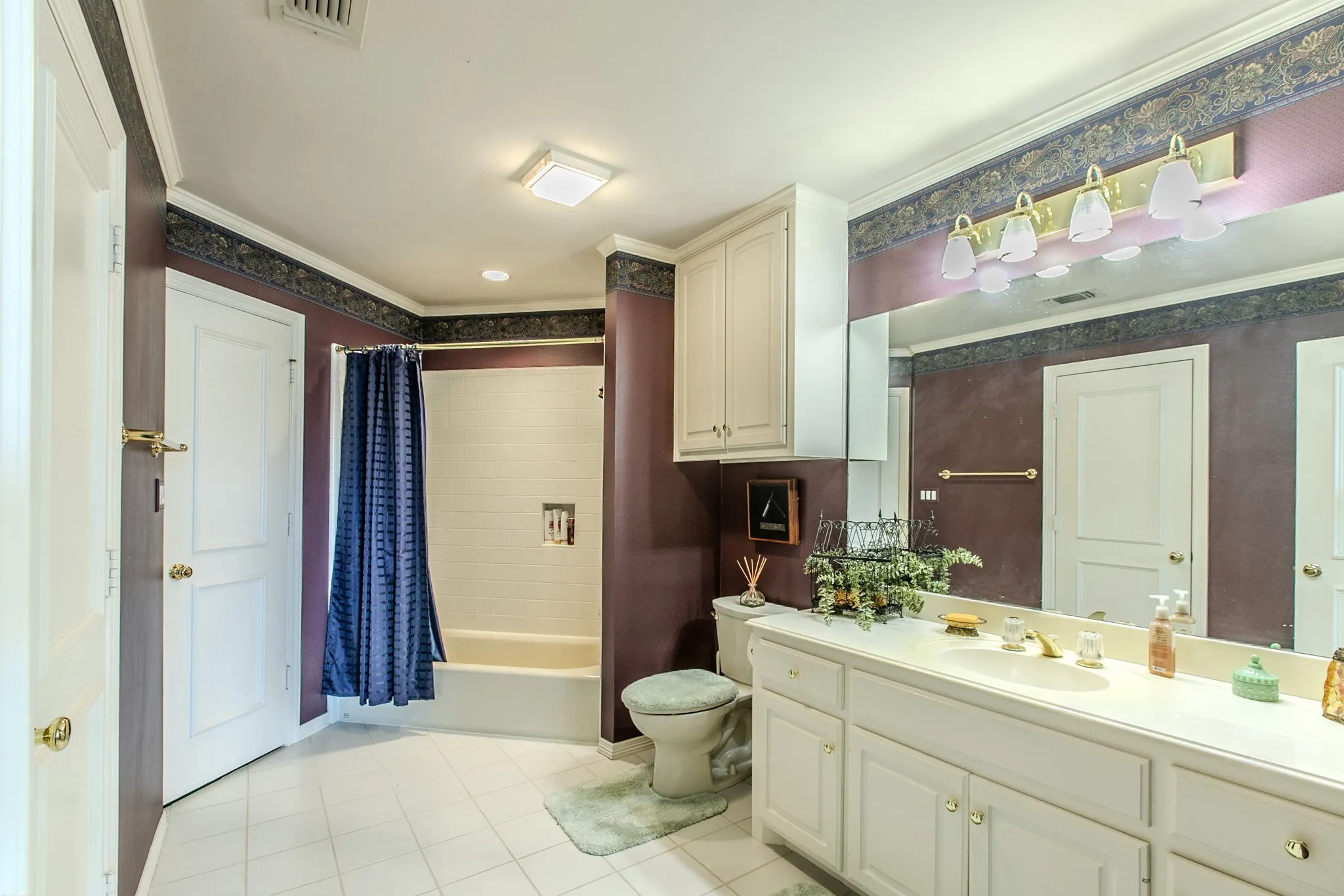 Single Family Residence For Sale in Dallas County , 757 Village Green Drive, De Soto, Texas 75115, 4 Bedroom, 4 Bathroom, 2 Garage spaces, 3,832 Sqft, built in 1992, mls#21361485, Real Estate Agent in De Soto, Homes For Sale in Dallas county, Homes For Sale in De Soto, Realtor in De Soto Texas, Real Estate Brokerage Independent Realty Texas, Luminita Cordes Realtor