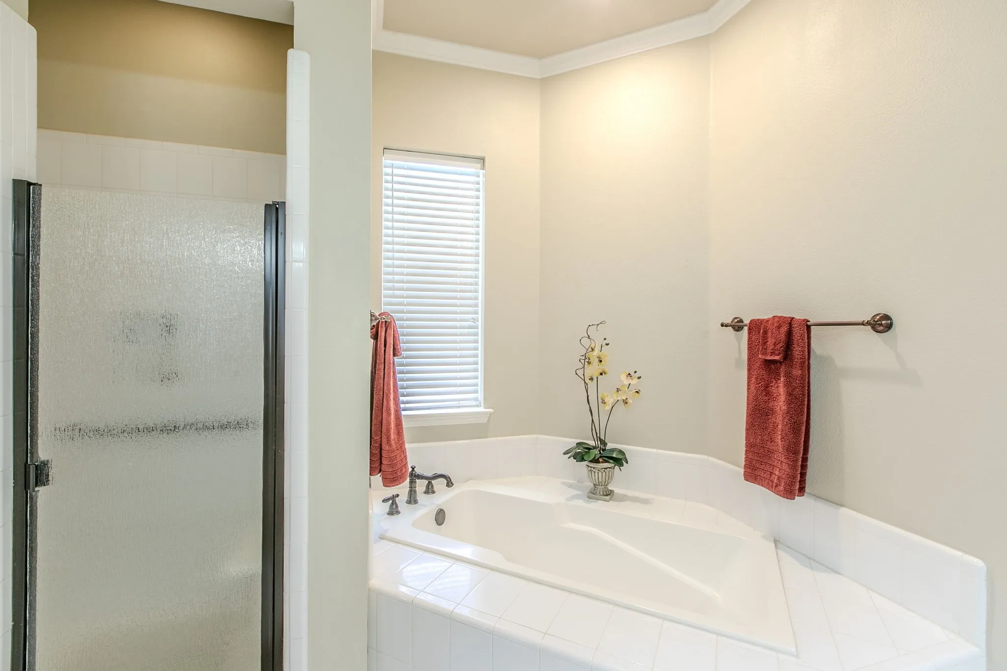 Single Family Residence For Sale in Dallas County , 757 Village Green Drive, De Soto, Texas 75115, 4 Bedroom, 4 Bathroom, 2 Garage spaces, 3,832 Sqft, built in 1992, mls#21361485, Real Estate Agent in De Soto, Homes For Sale in Dallas county, Homes For Sale in De Soto, Realtor in De Soto Texas, Real Estate Brokerage Independent Realty Texas, Luminita Cordes Realtor