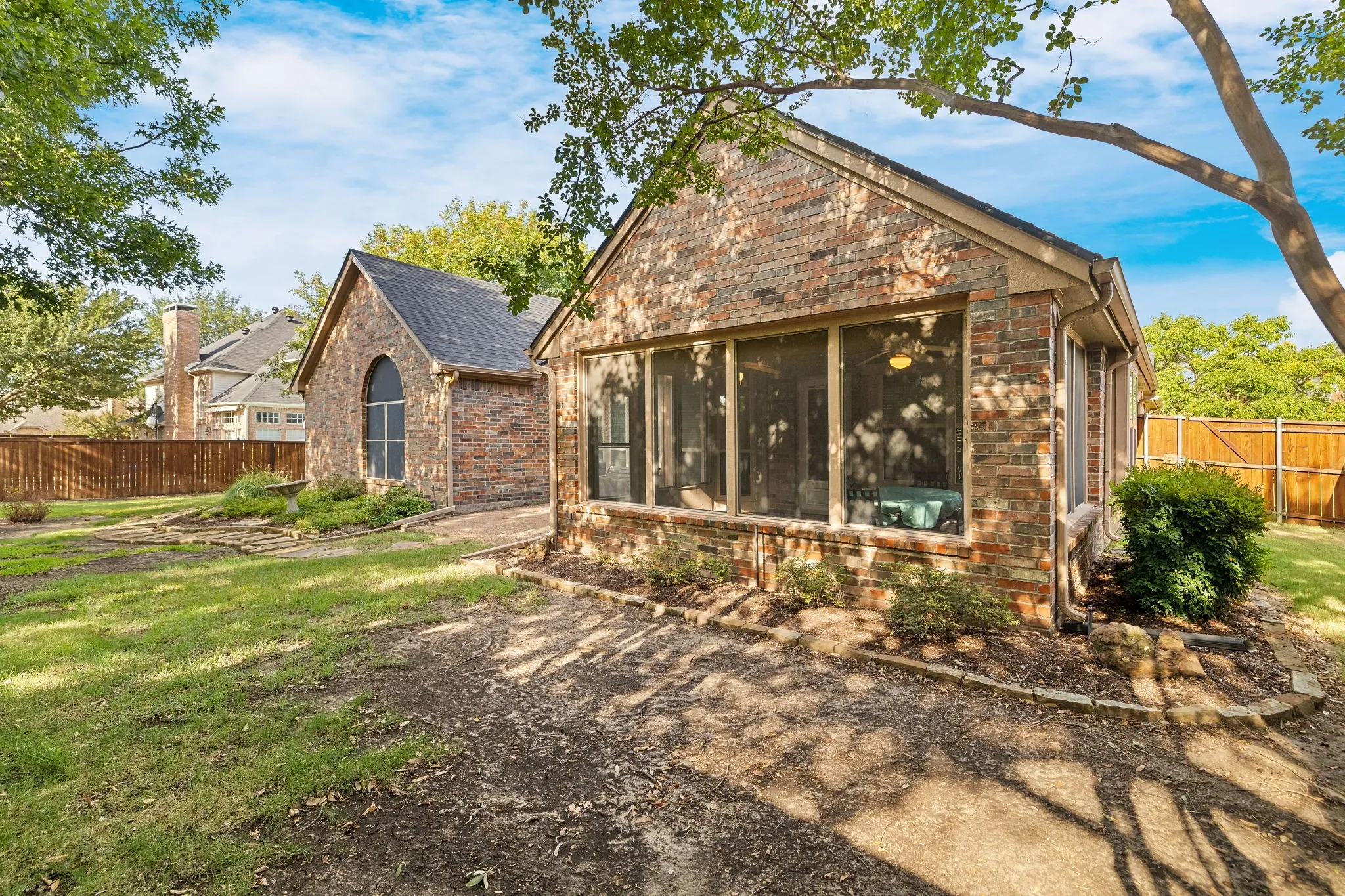 Single Family Residence For Sale in Denton County , 1602 Oak Ridge Drive, Corinth, Texas 76210, 4 Bedroom, 3 Bathroom, 3 Garage spaces, 2,975 Sqft, built in 1996, mls#21362649, Real Estate Agent in Corinth, Homes For Sale in Denton county, Homes For Sale in Corinth, Realtor in Corinth Texas, Real Estate Brokerage Independent Realty Texas, Luminita Cordes Realtor
