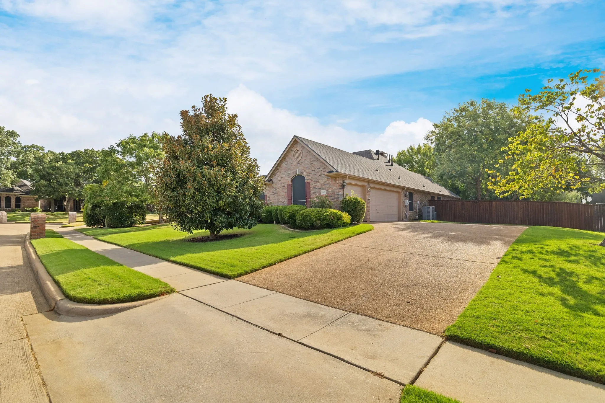 Single Family Residence For Sale in Denton County , 1602 Oak Ridge Drive, Corinth, Texas 76210, 4 Bedroom, 3 Bathroom, 3 Garage spaces, 2,975 Sqft, built in 1996, mls#21362649, Real Estate Agent in Corinth, Homes For Sale in Denton county, Homes For Sale in Corinth, Realtor in Corinth Texas, Real Estate Brokerage Independent Realty Texas, Luminita Cordes Realtor