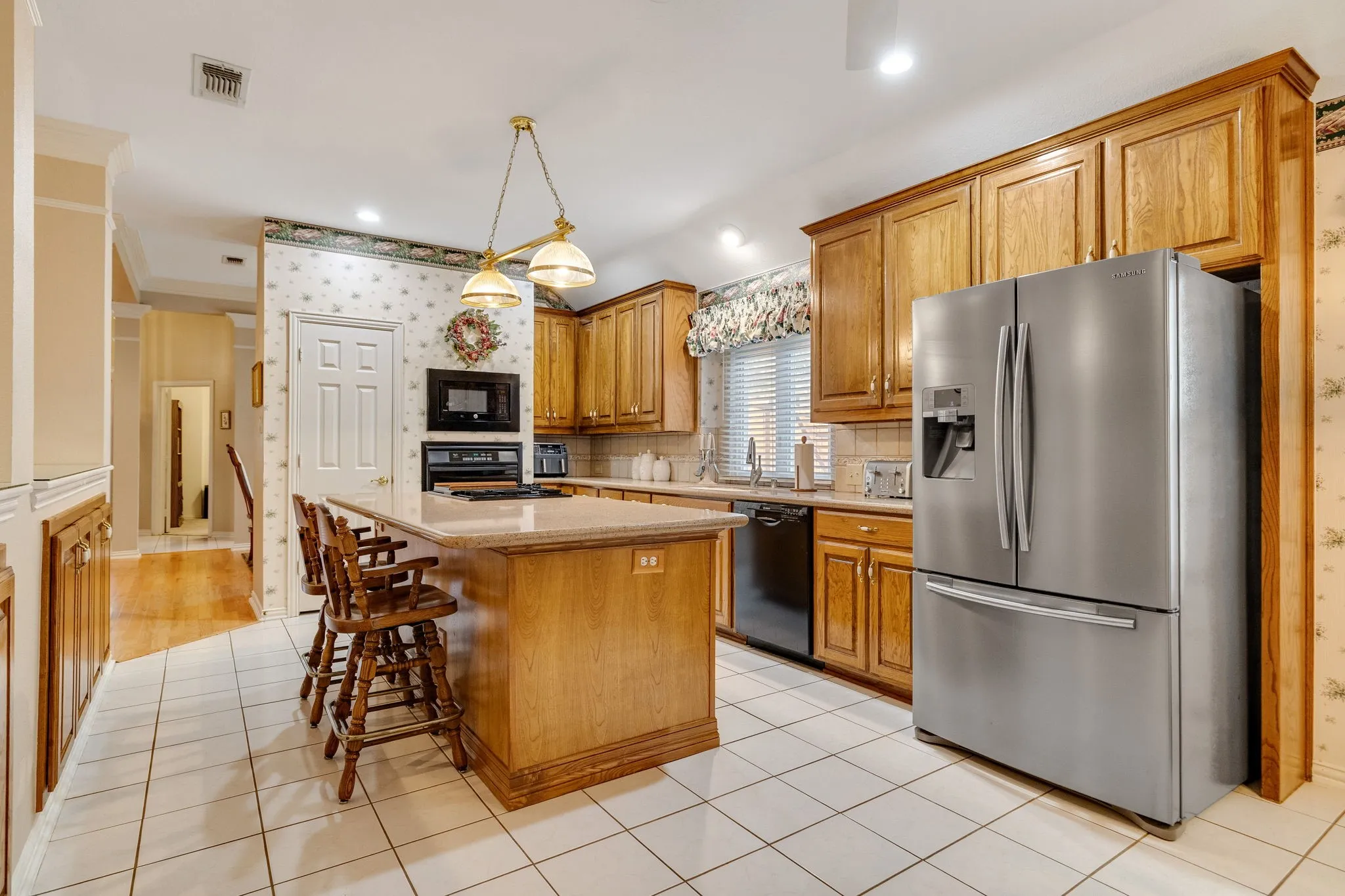 Single Family Residence For Sale in Denton County , 1602 Oak Ridge Drive, Corinth, Texas 76210, 4 Bedroom, 3 Bathroom, 3 Garage spaces, 2,975 Sqft, built in 1996, mls#21362649, Real Estate Agent in Corinth, Homes For Sale in Denton county, Homes For Sale in Corinth, Realtor in Corinth Texas, Real Estate Brokerage Independent Realty Texas, Luminita Cordes Realtor