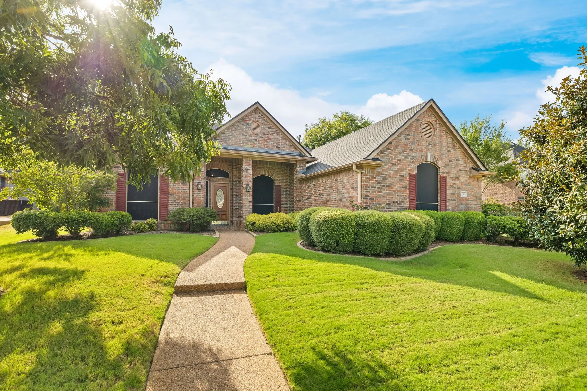 Single Family Residence For Sale in Denton County , 1602 Oak Ridge Drive, Corinth, Texas 76210, 4 Bedroom, 3 Bathroom, 3 Garage spaces, 2,975 Sqft, built in 1996, mls#21362649, Real Estate Agent in Corinth, Homes For Sale in Denton county, Homes For Sale in Corinth, Realtor in Corinth Texas, Real Estate Brokerage Independent Realty Texas, Luminita Cordes Realtor