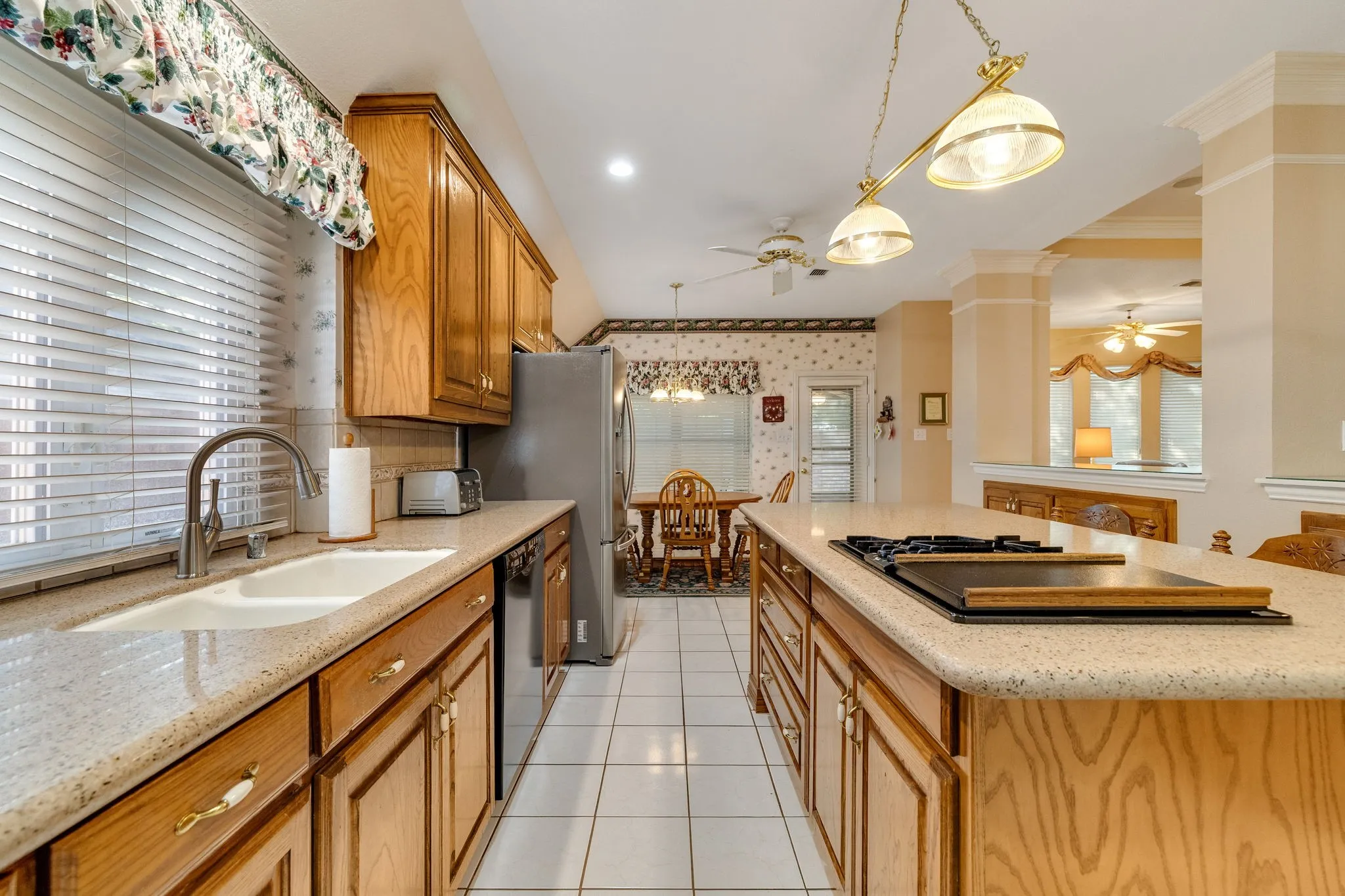 Single Family Residence For Sale in Denton County , 1602 Oak Ridge Drive, Corinth, Texas 76210, 4 Bedroom, 3 Bathroom, 3 Garage spaces, 2,975 Sqft, built in 1996, mls#21362649, Real Estate Agent in Corinth, Homes For Sale in Denton county, Homes For Sale in Corinth, Realtor in Corinth Texas, Real Estate Brokerage Independent Realty Texas, Luminita Cordes Realtor