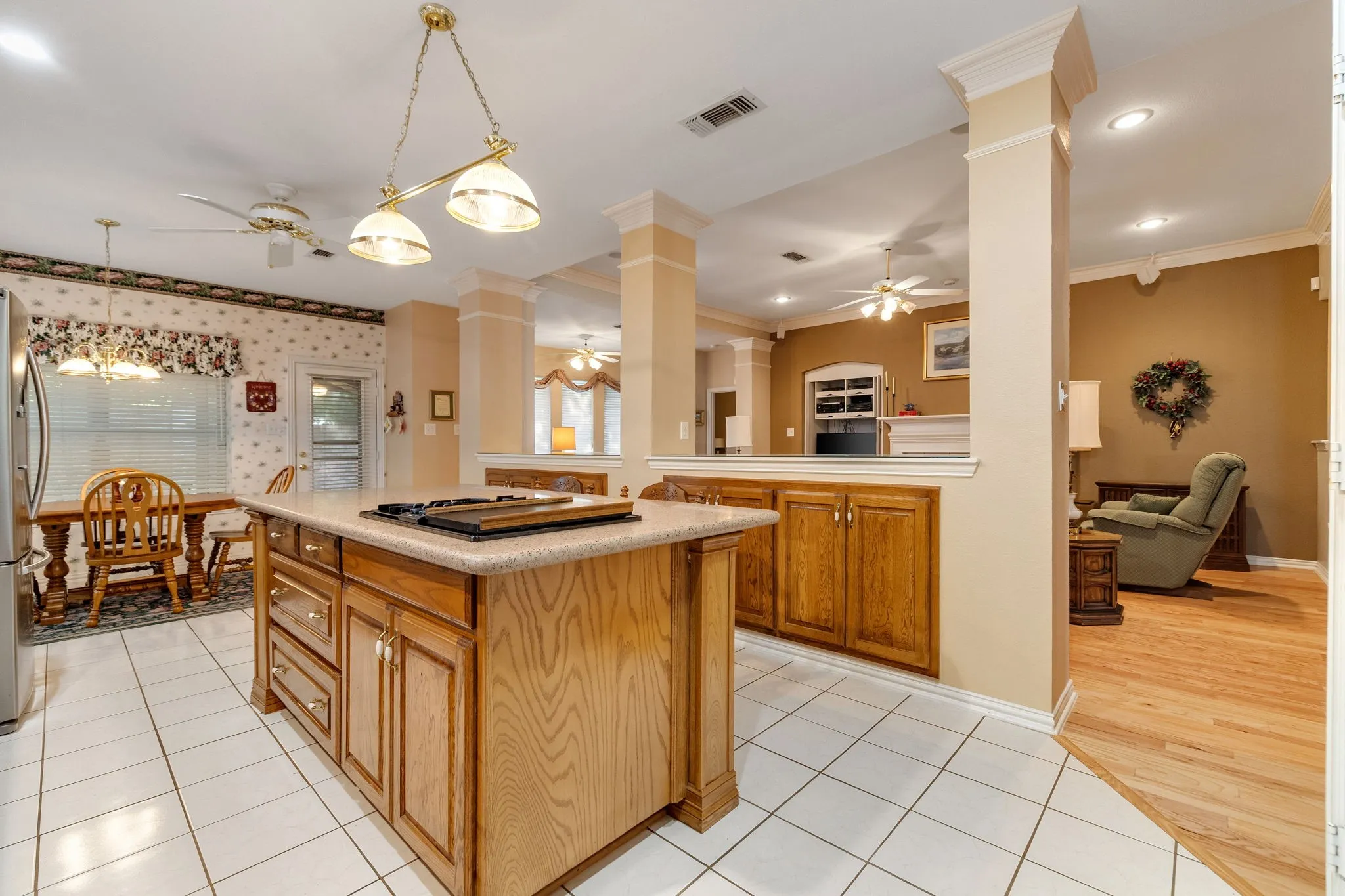 Single Family Residence For Sale in Denton County , 1602 Oak Ridge Drive, Corinth, Texas 76210, 4 Bedroom, 3 Bathroom, 3 Garage spaces, 2,975 Sqft, built in 1996, mls#21362649, Real Estate Agent in Corinth, Homes For Sale in Denton county, Homes For Sale in Corinth, Realtor in Corinth Texas, Real Estate Brokerage Independent Realty Texas, Luminita Cordes Realtor