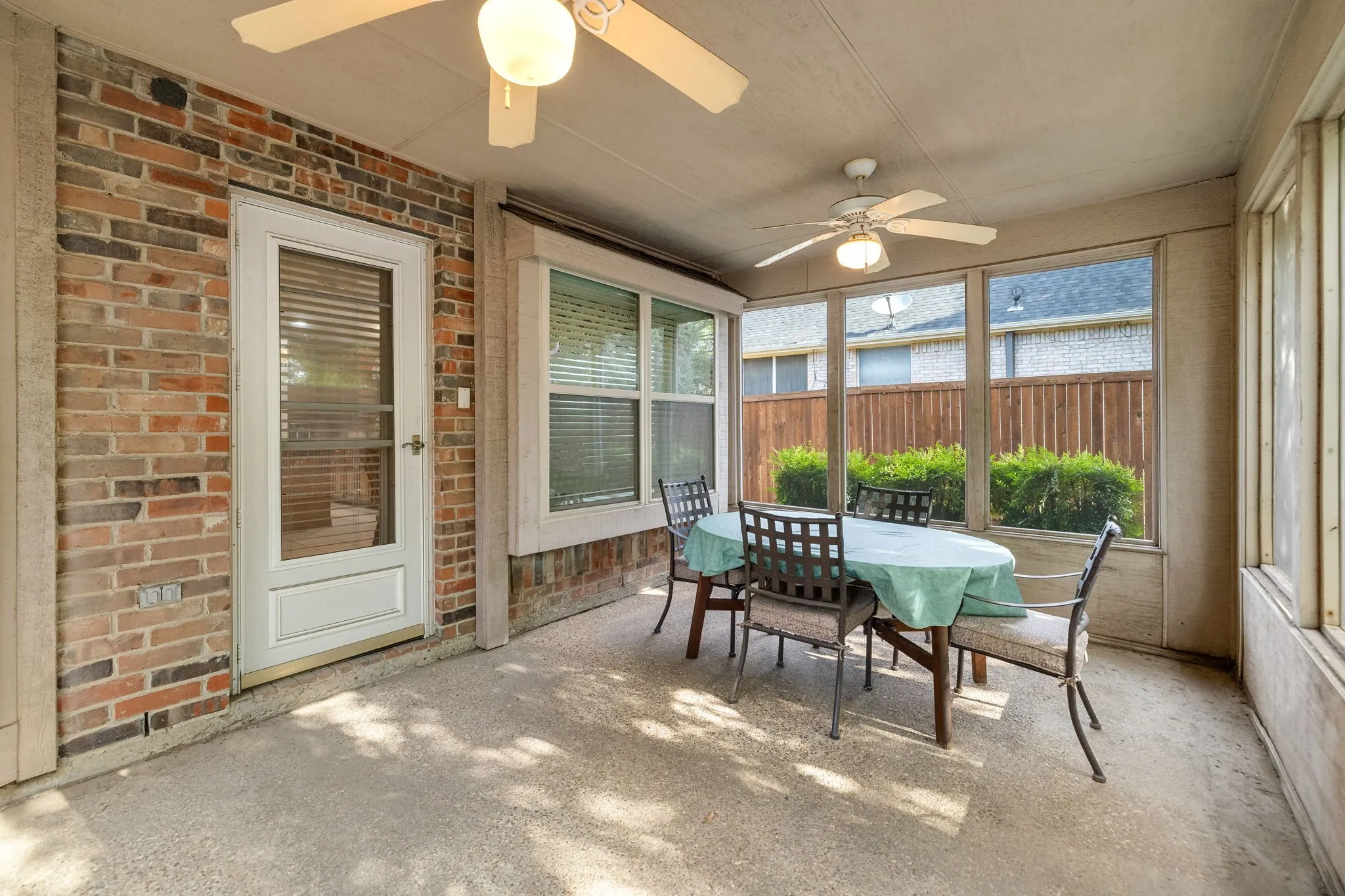Single Family Residence For Sale in Denton County , 1602 Oak Ridge Drive, Corinth, Texas 76210, 4 Bedroom, 3 Bathroom, 3 Garage spaces, 2,975 Sqft, built in 1996, mls#21362649, Real Estate Agent in Corinth, Homes For Sale in Denton county, Homes For Sale in Corinth, Realtor in Corinth Texas, Real Estate Brokerage Independent Realty Texas, Luminita Cordes Realtor