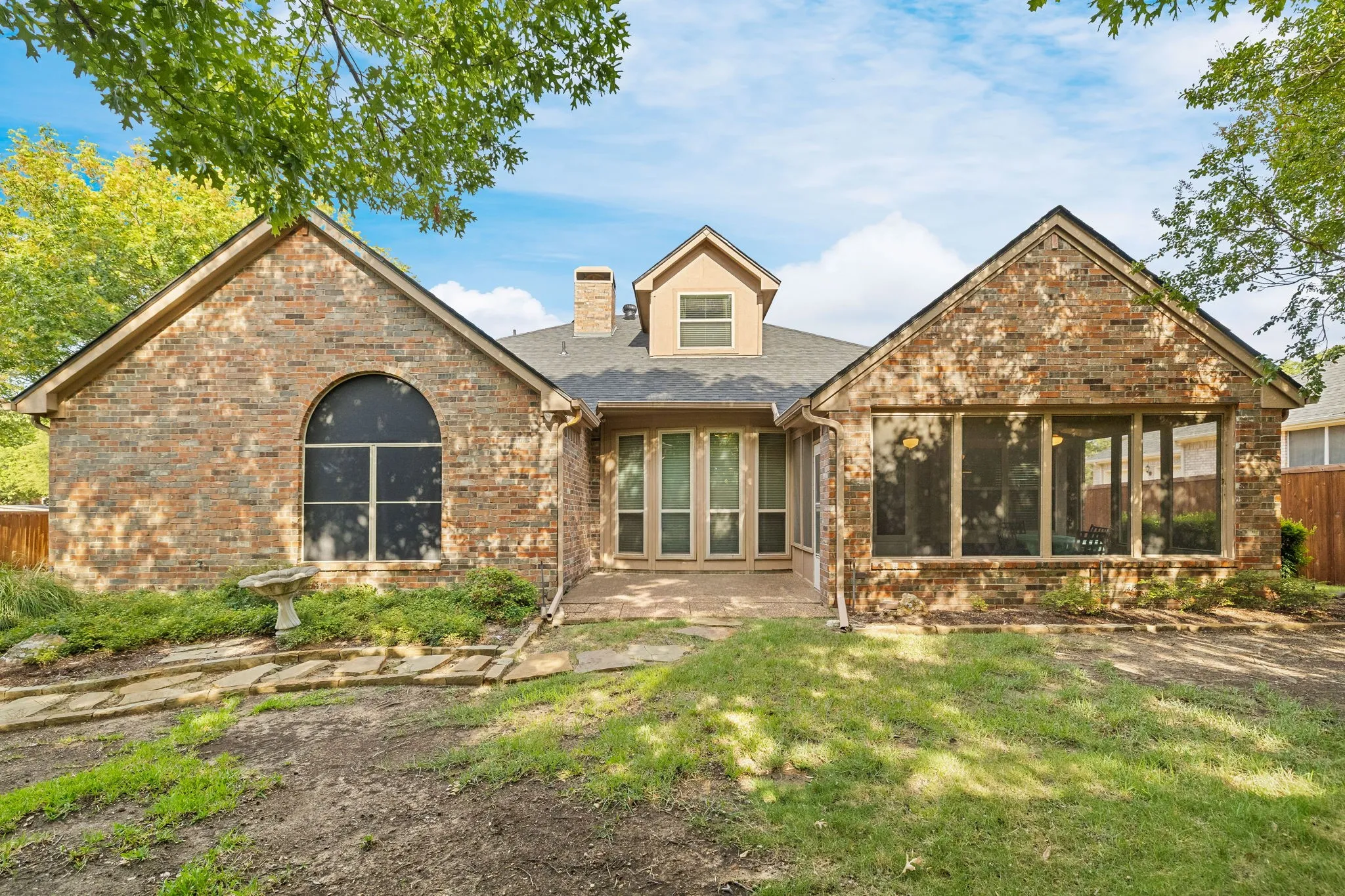 Single Family Residence For Sale in Denton County , 1602 Oak Ridge Drive, Corinth, Texas 76210, 4 Bedroom, 3 Bathroom, 3 Garage spaces, 2,975 Sqft, built in 1996, mls#21362649, Real Estate Agent in Corinth, Homes For Sale in Denton county, Homes For Sale in Corinth, Realtor in Corinth Texas, Real Estate Brokerage Independent Realty Texas, Luminita Cordes Realtor