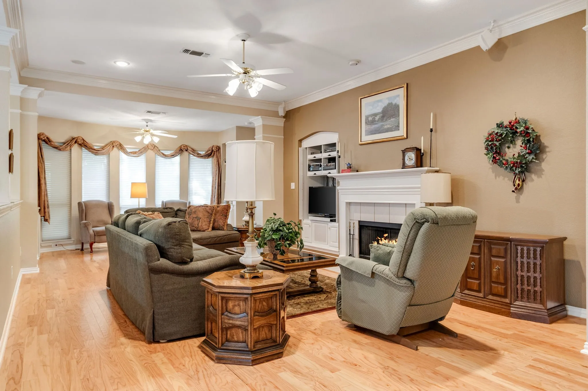 Single Family Residence For Sale in Denton County , 1602 Oak Ridge Drive, Corinth, Texas 76210, 4 Bedroom, 3 Bathroom, 3 Garage spaces, 2,975 Sqft, built in 1996, mls#21362649, Real Estate Agent in Corinth, Homes For Sale in Denton county, Homes For Sale in Corinth, Realtor in Corinth Texas, Real Estate Brokerage Independent Realty Texas, Luminita Cordes Realtor