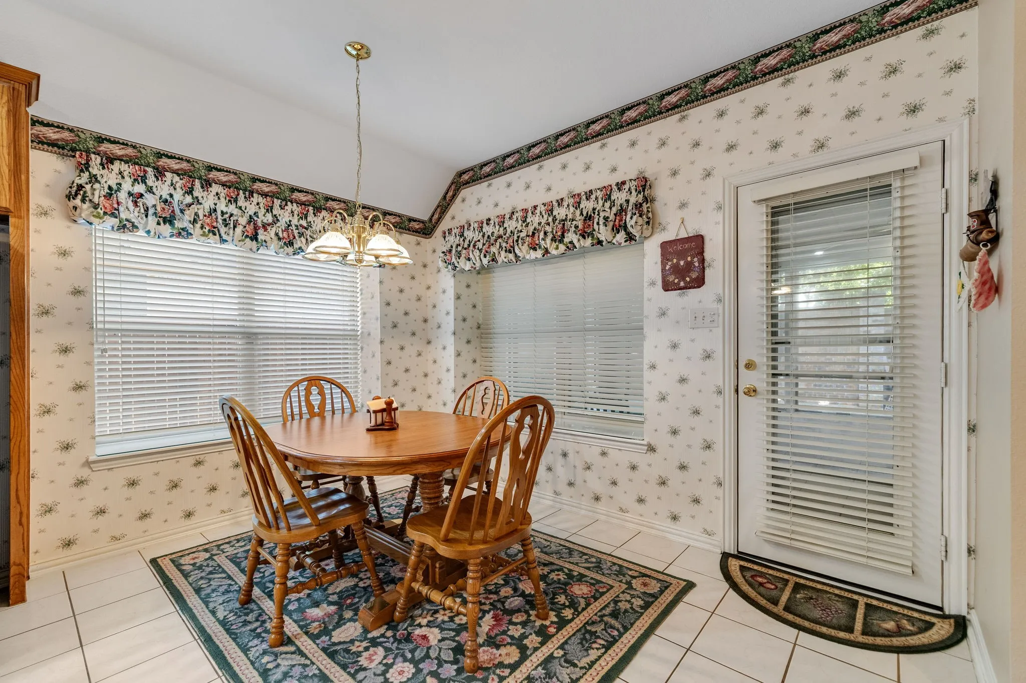 Single Family Residence For Sale in Denton County , 1602 Oak Ridge Drive, Corinth, Texas 76210, 4 Bedroom, 3 Bathroom, 3 Garage spaces, 2,975 Sqft, built in 1996, mls#21362649, Real Estate Agent in Corinth, Homes For Sale in Denton county, Homes For Sale in Corinth, Realtor in Corinth Texas, Real Estate Brokerage Independent Realty Texas, Luminita Cordes Realtor