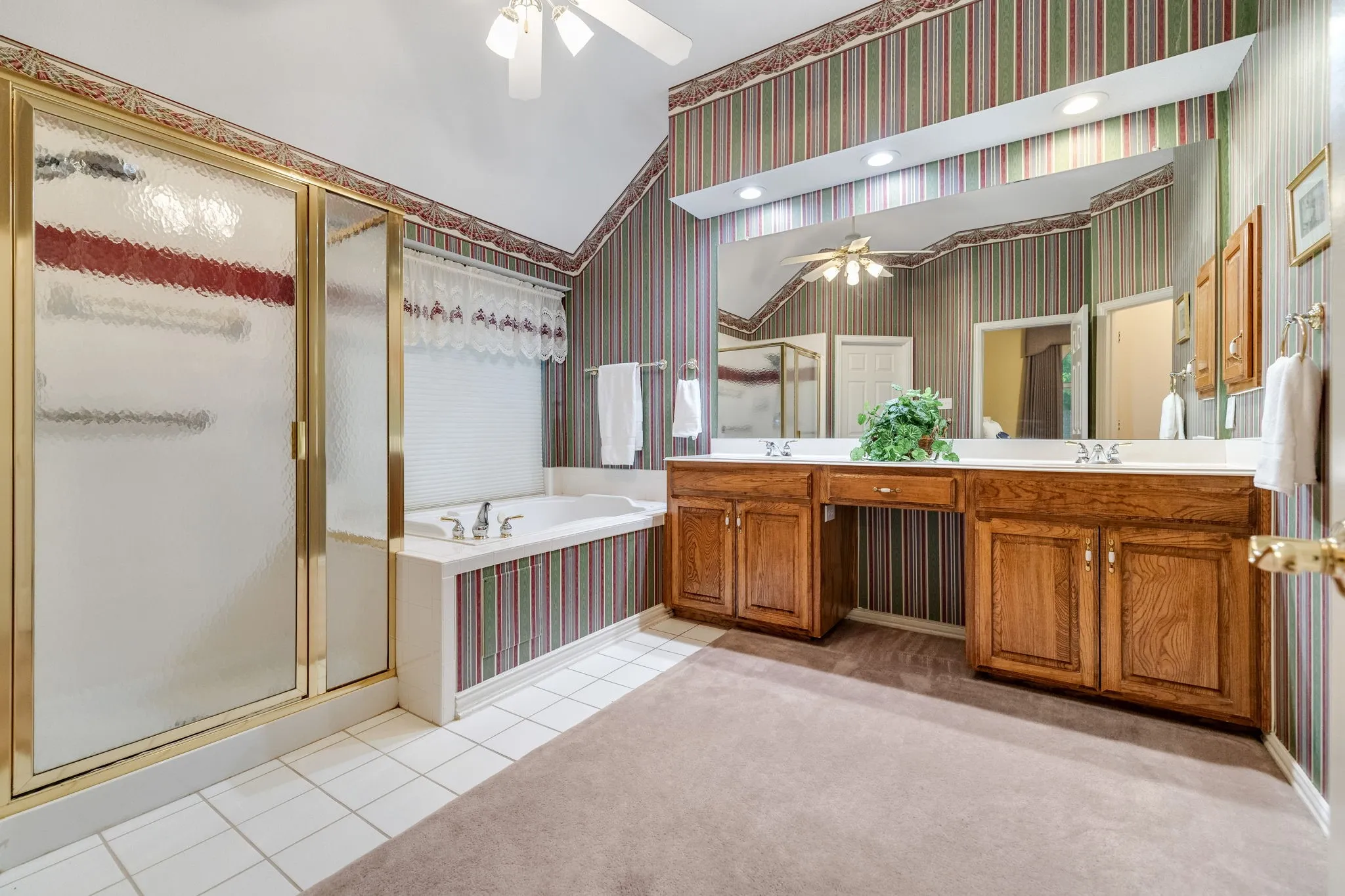 Single Family Residence For Sale in Denton County , 1602 Oak Ridge Drive, Corinth, Texas 76210, 4 Bedroom, 3 Bathroom, 3 Garage spaces, 2,975 Sqft, built in 1996, mls#21362649, Real Estate Agent in Corinth, Homes For Sale in Denton county, Homes For Sale in Corinth, Realtor in Corinth Texas, Real Estate Brokerage Independent Realty Texas, Luminita Cordes Realtor