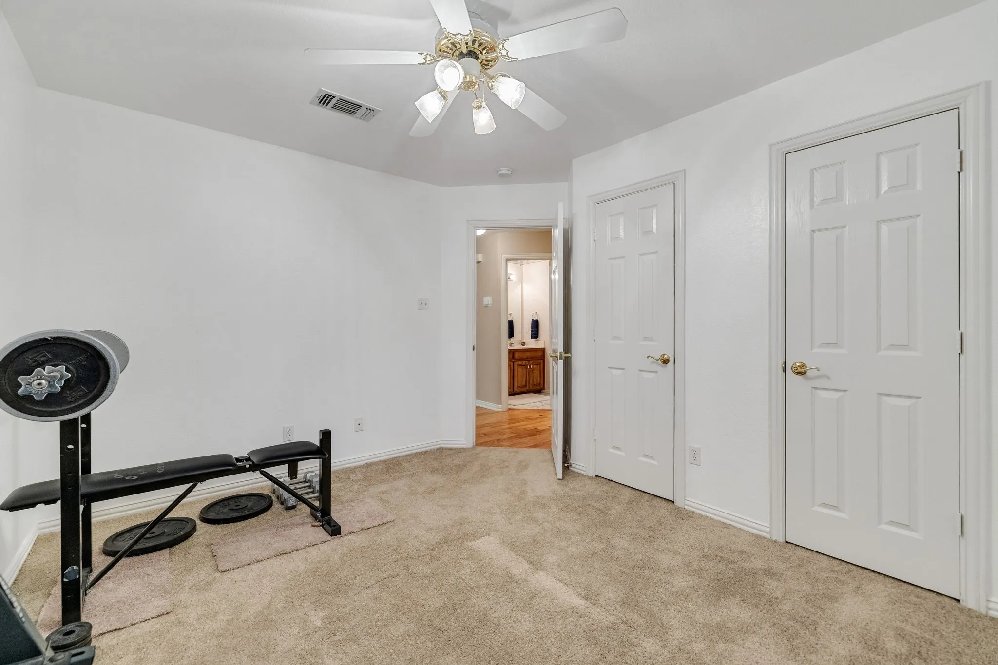 Single Family Residence For Sale in Denton County , 1602 Oak Ridge Drive, Corinth, Texas 76210, 4 Bedroom, 3 Bathroom, 3 Garage spaces, 2,975 Sqft, built in 1996, mls#21362649, Real Estate Agent in Corinth, Homes For Sale in Denton county, Homes For Sale in Corinth, Realtor in Corinth Texas, Real Estate Brokerage Independent Realty Texas, Luminita Cordes Realtor